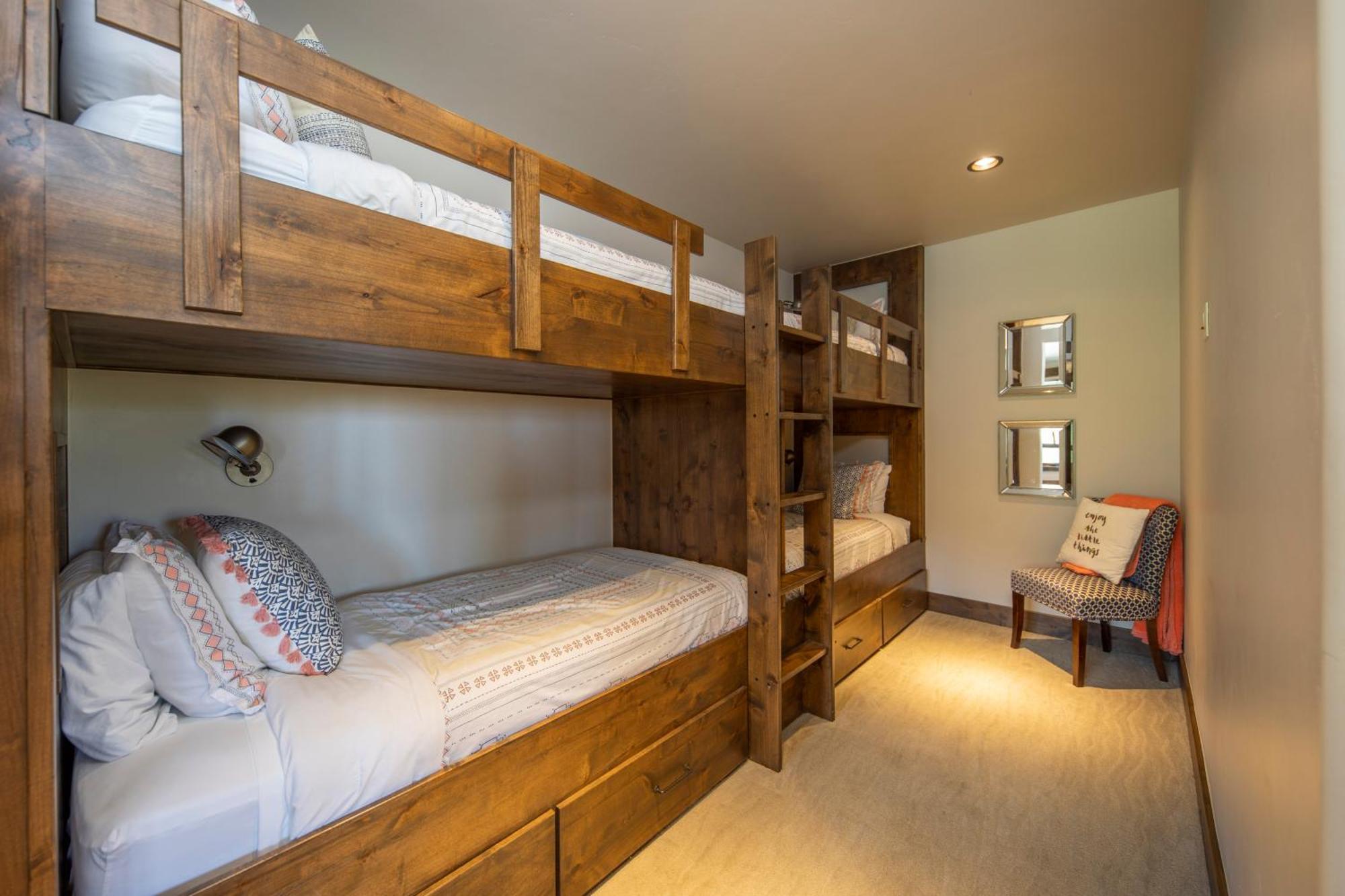 Gorgeous Modern Estate Private Shuttle! Hot Tub, Hiking Trail To Town, Fire Pit, Even A Sonic Ice Maker!! * Breckenridge