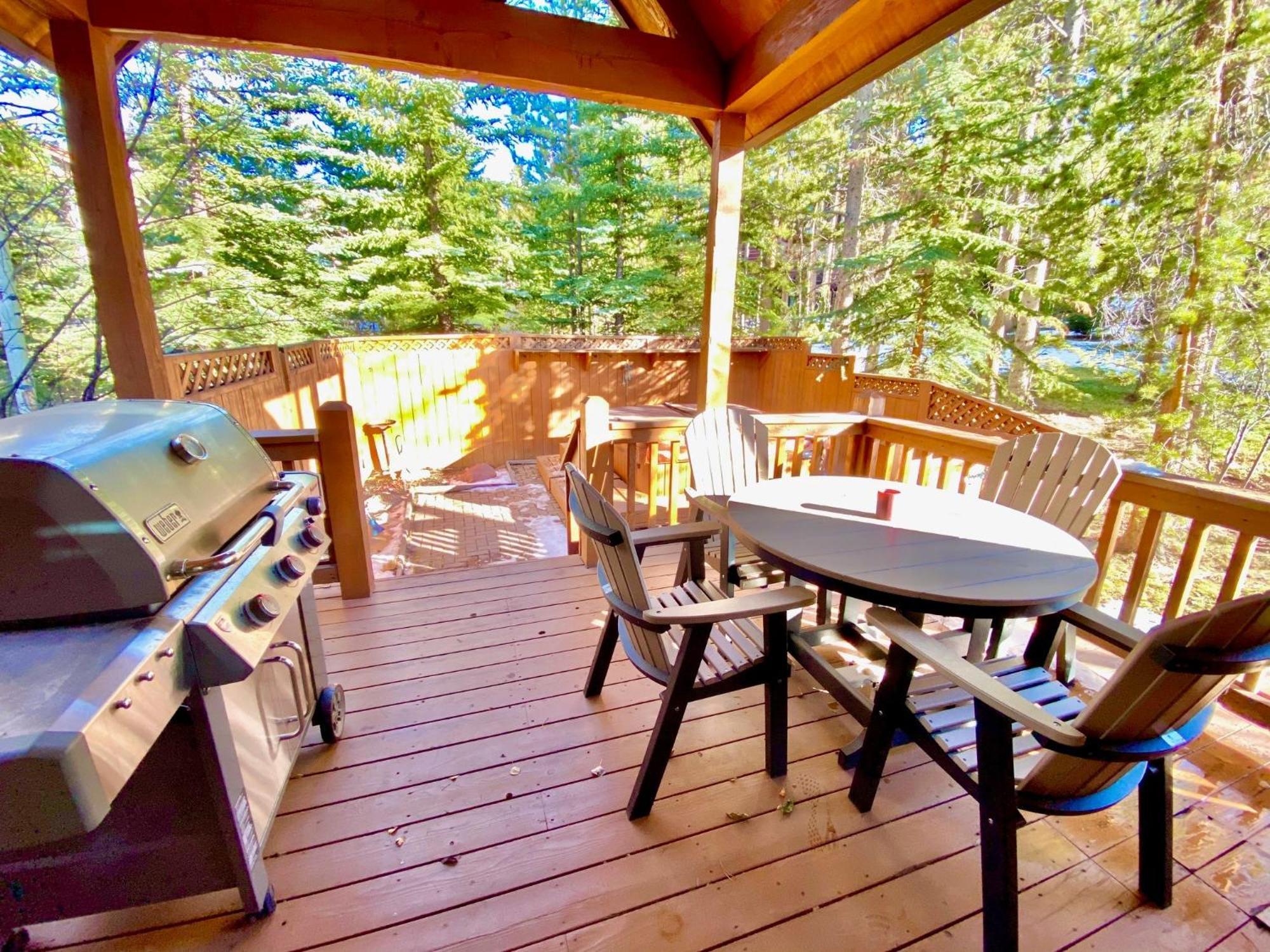 Walking Distance To Downtown Breck, Stunning Panorama, Hot Tub, Foosball, Arcade Machine! Holiday home Breckenridge