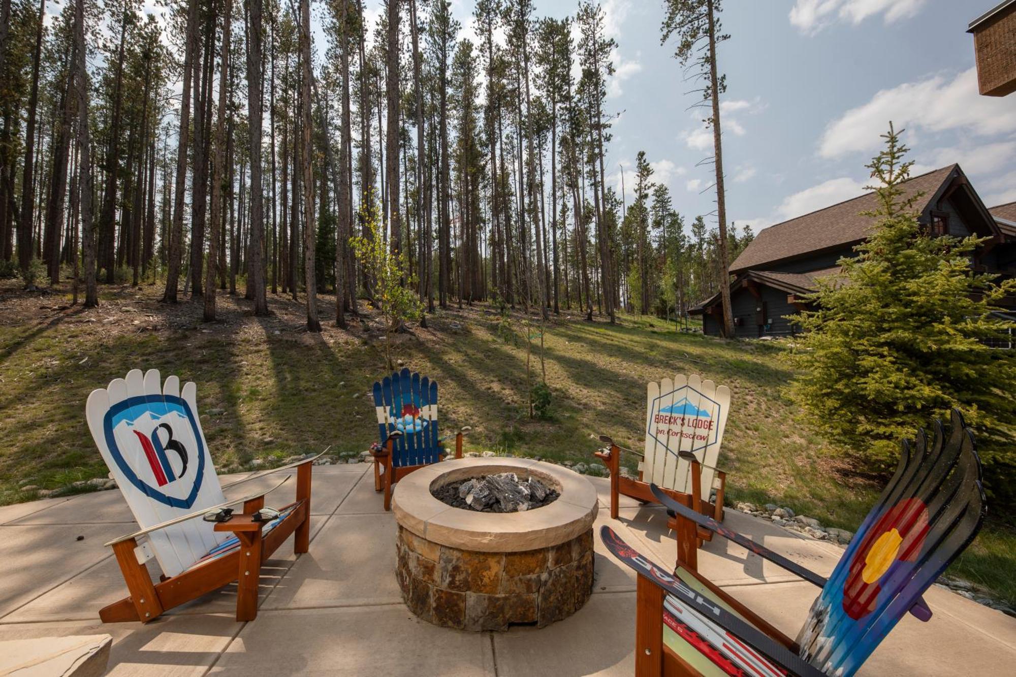 Gorgeous Modern Estate Private Shuttle! Hot Tub, Hiking Trail To Town, Fire Pit, Even A Sonic Ice Maker!!