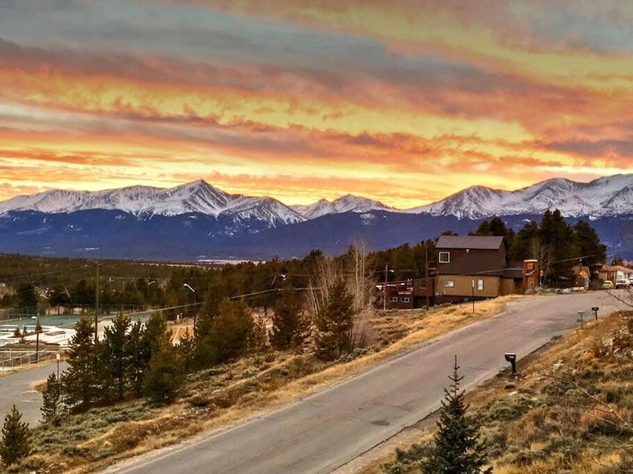The Hilltop Haven 2bd And Pet Friendly Holiday home *
