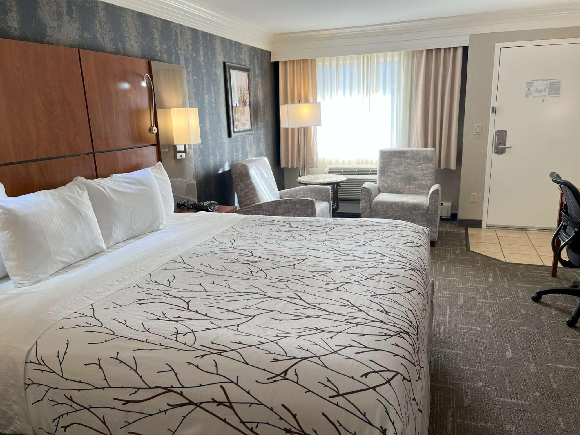 Western Silver Saddle Hotel