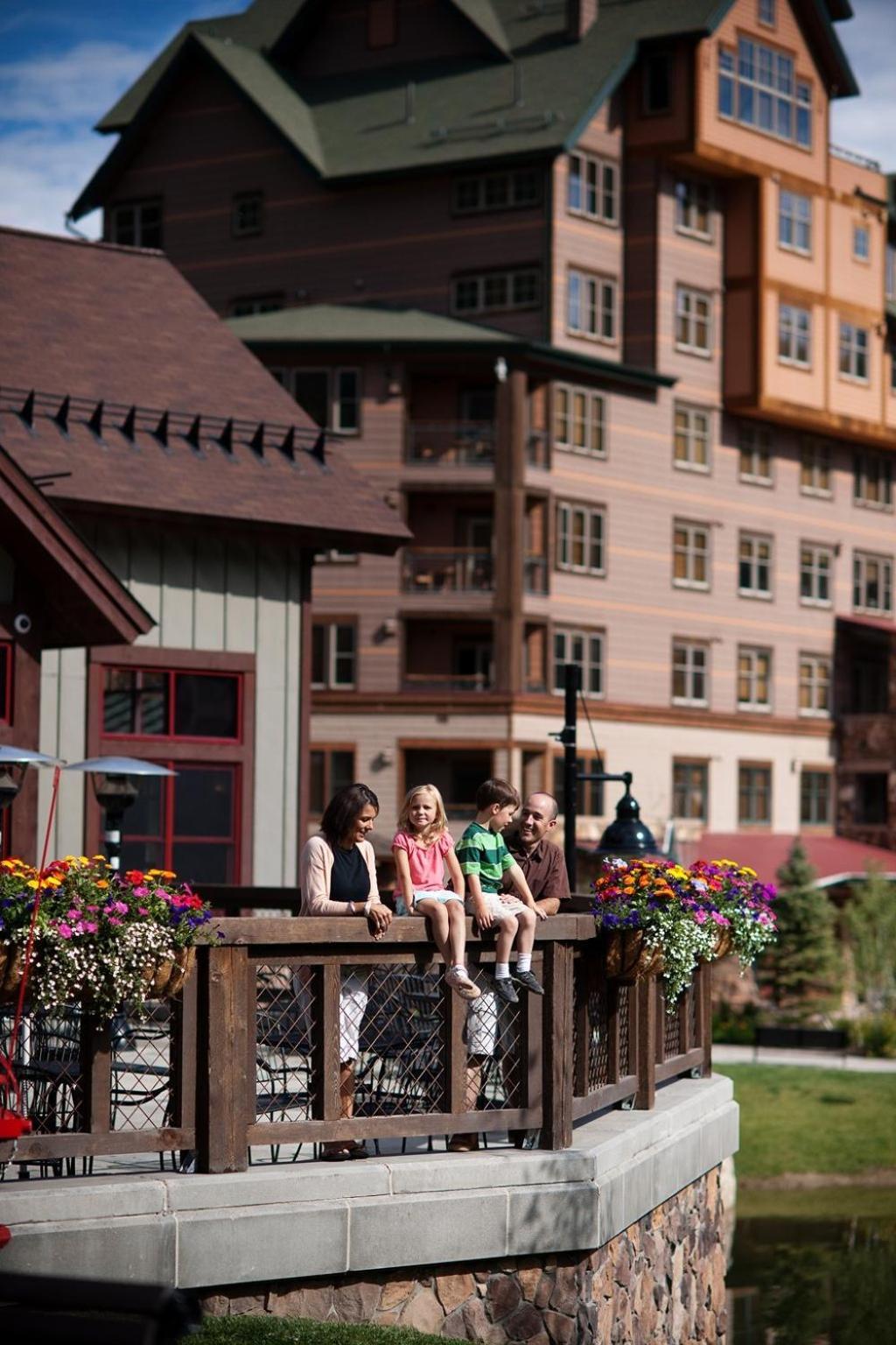 Lodge Zephyr Mountain *