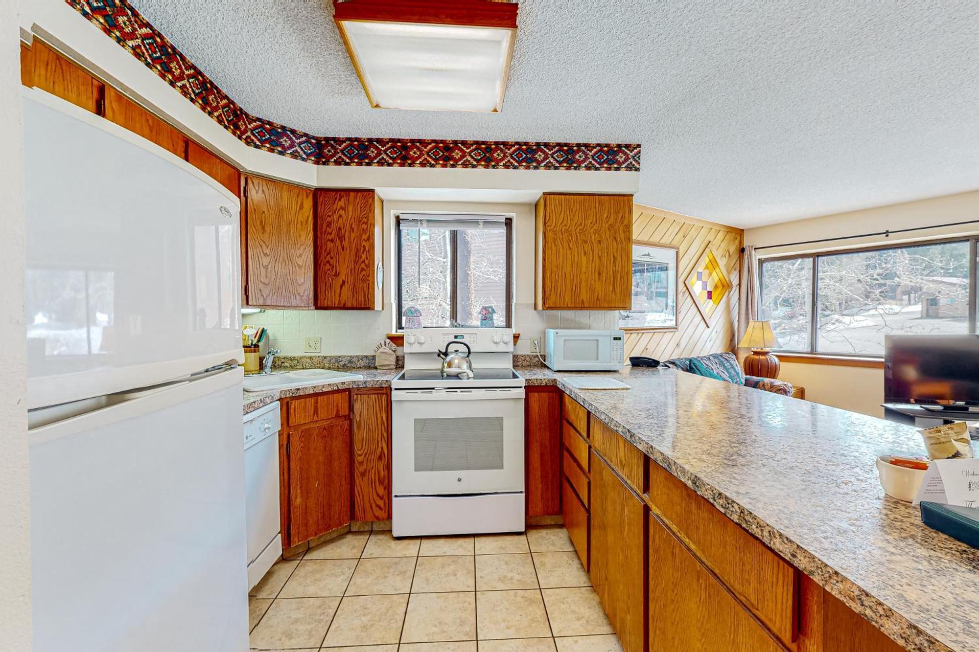 Pine Ridge Apartment *