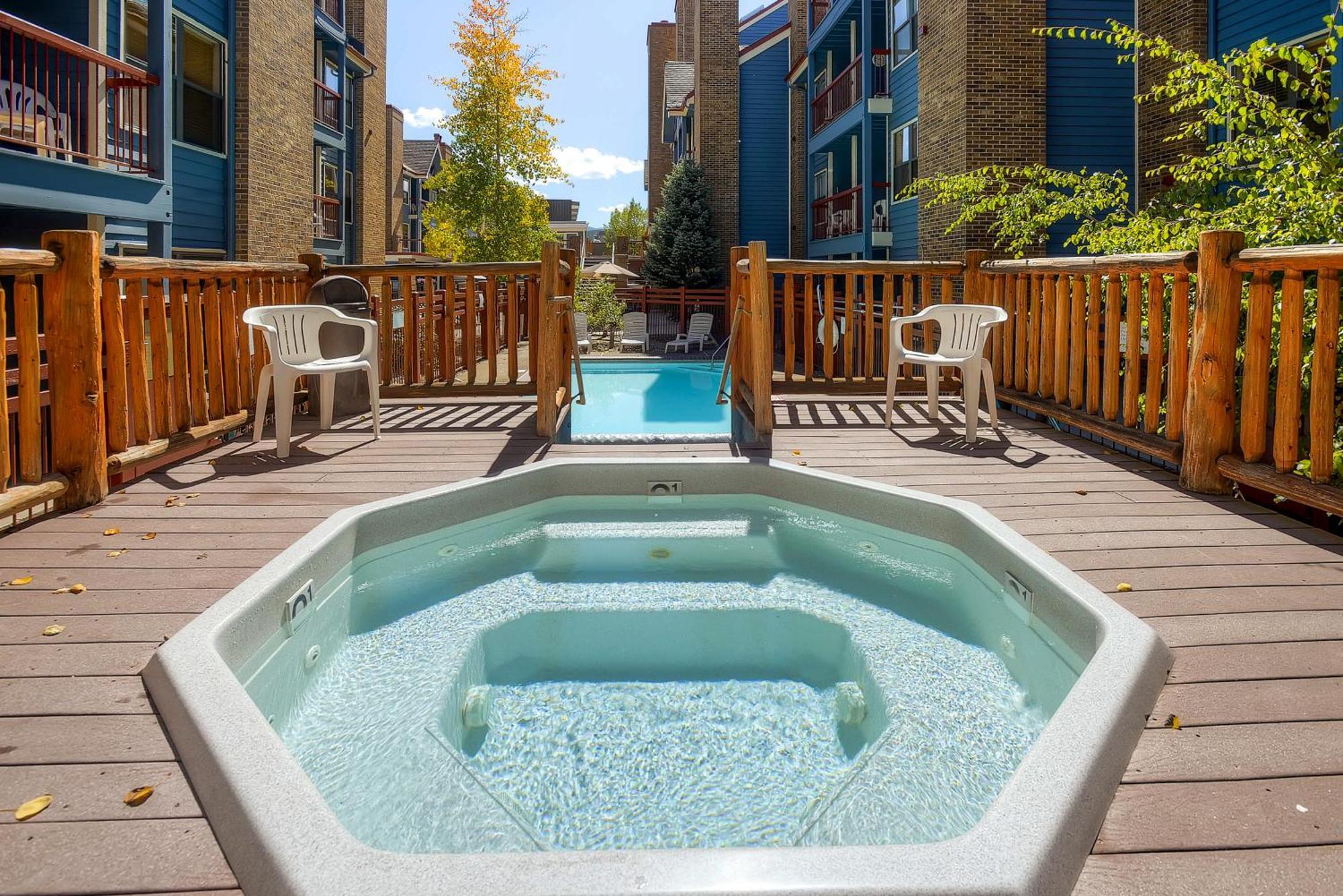 Blue River Escapade Hotel