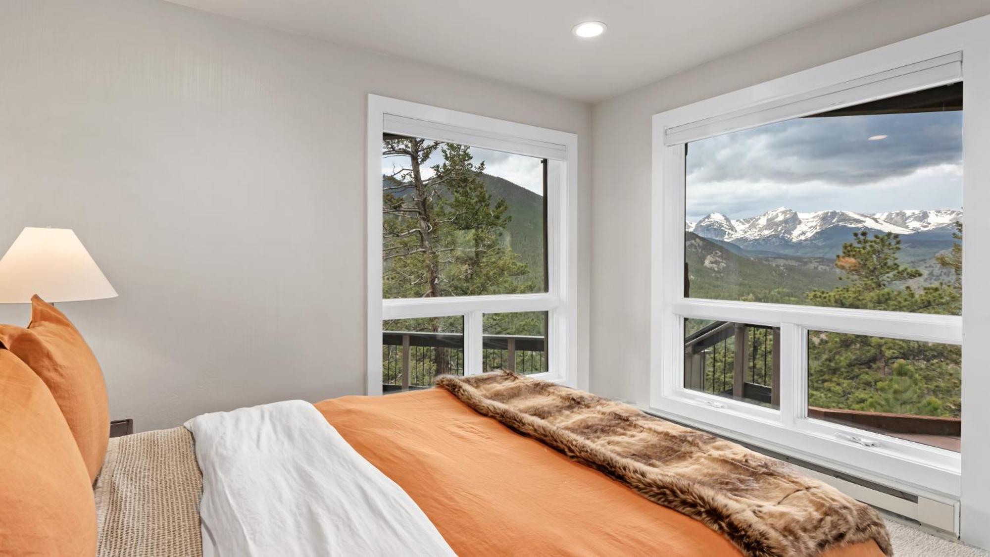 Casa De Cristal-epic Views-hottub-sauna-sleeps 10-luxury Linens-stocked Kitchen * Estes Park
