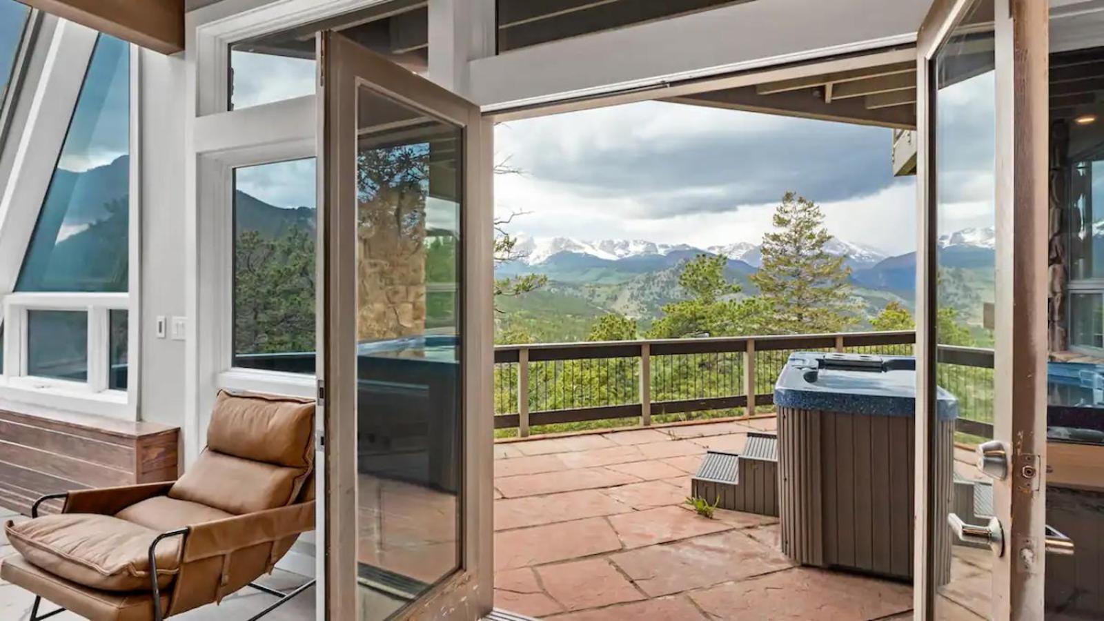 Holiday home Casa De Cristal-epic Views-hottub-sauna-sleeps 10-luxury Linens-stocked Kitchen Estes Park