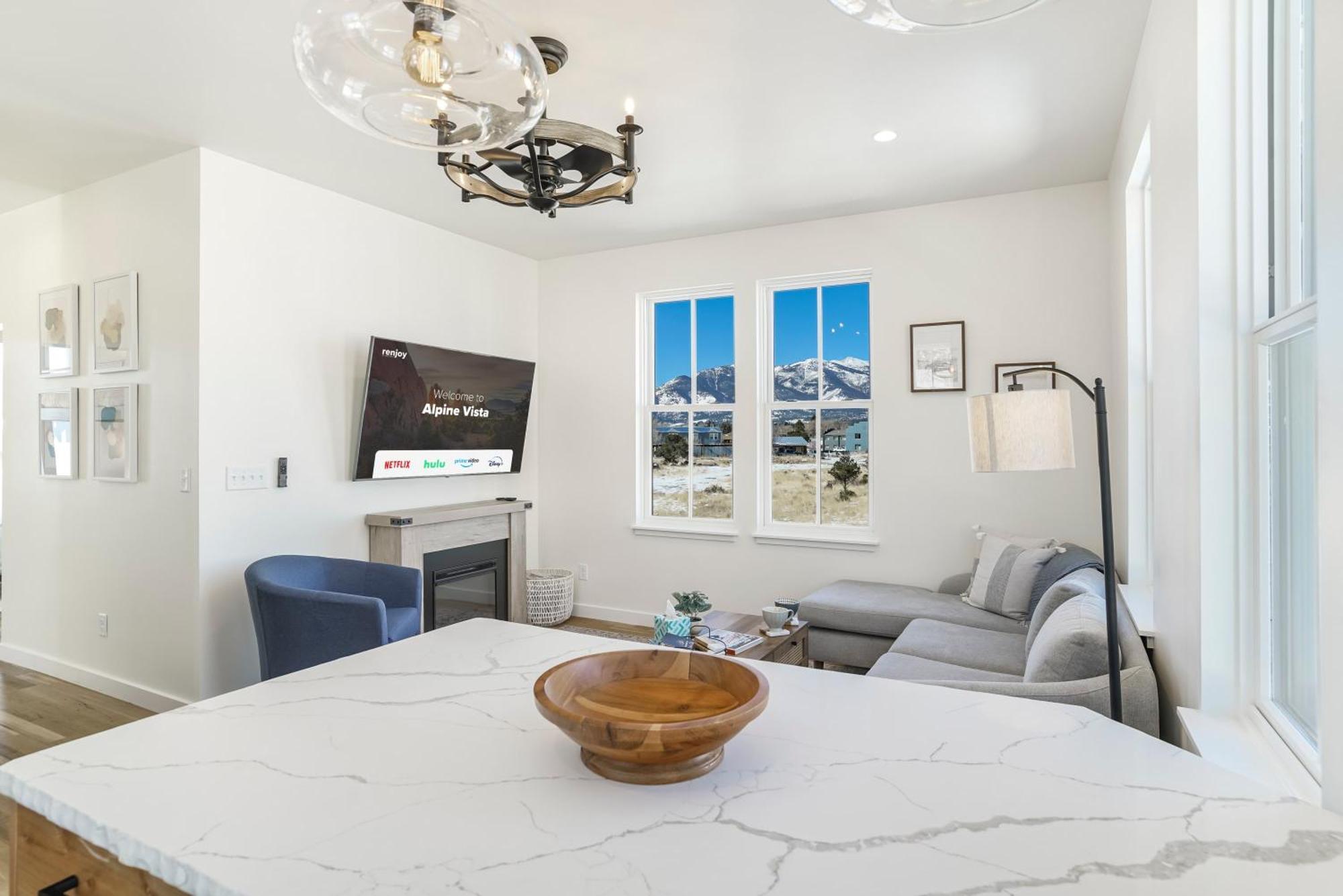 Alpine Vista Short Walk Downtown & Stunning Views