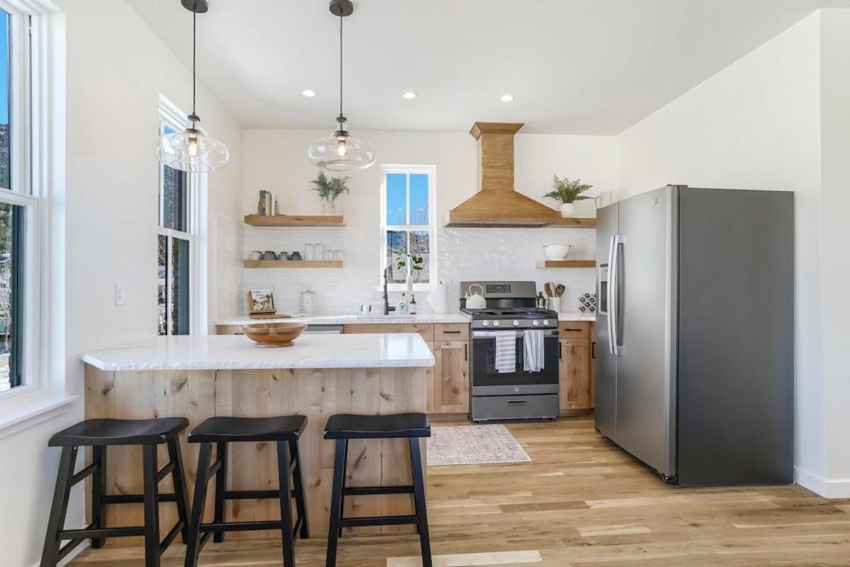 Alpine Vista Short Walk Downtown & Stunning Views Holiday home *
