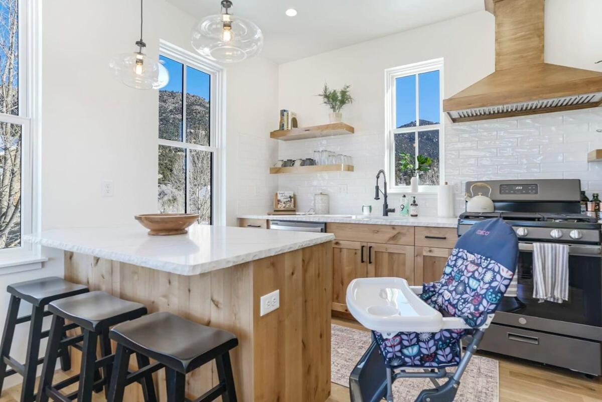 Holiday home Alpine Vista Short Walk Downtown & Stunning Views