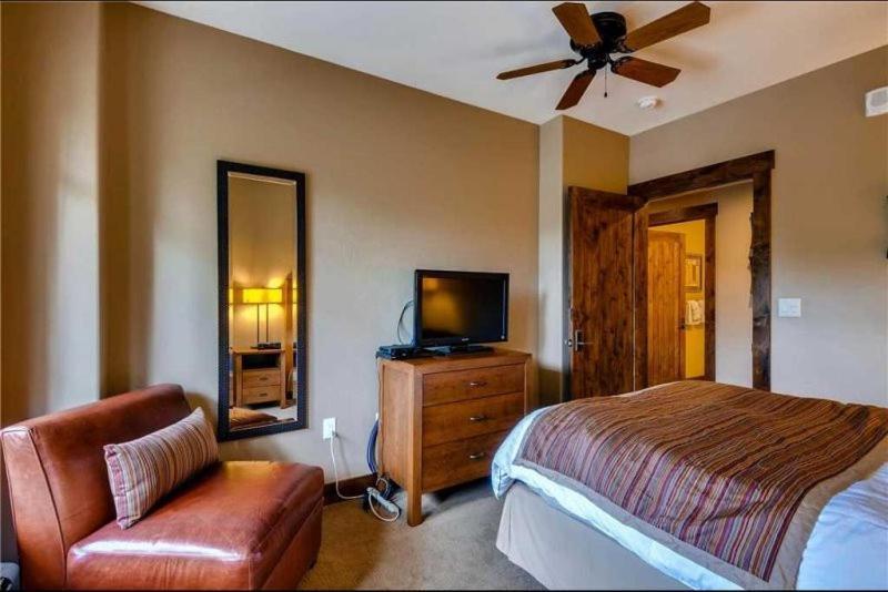 Mountain View Haven: Luxury 2br Steps From Main Street Apartment *