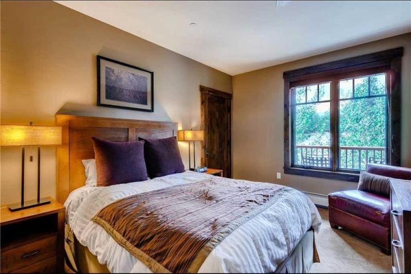 Apartment Mountain View Haven: Luxury 2br Steps From Main Street *