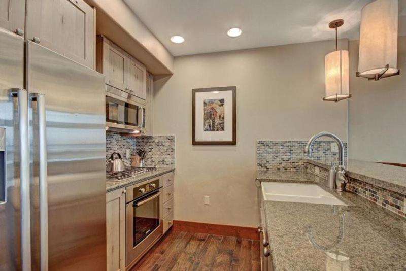 One Hill Luxury Residence: Ski-in/ski-out With On-site Bowling *