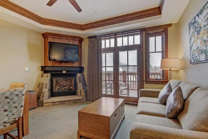 One Hill Luxury Residence: Ski-in/ski-out With On-site Bowling