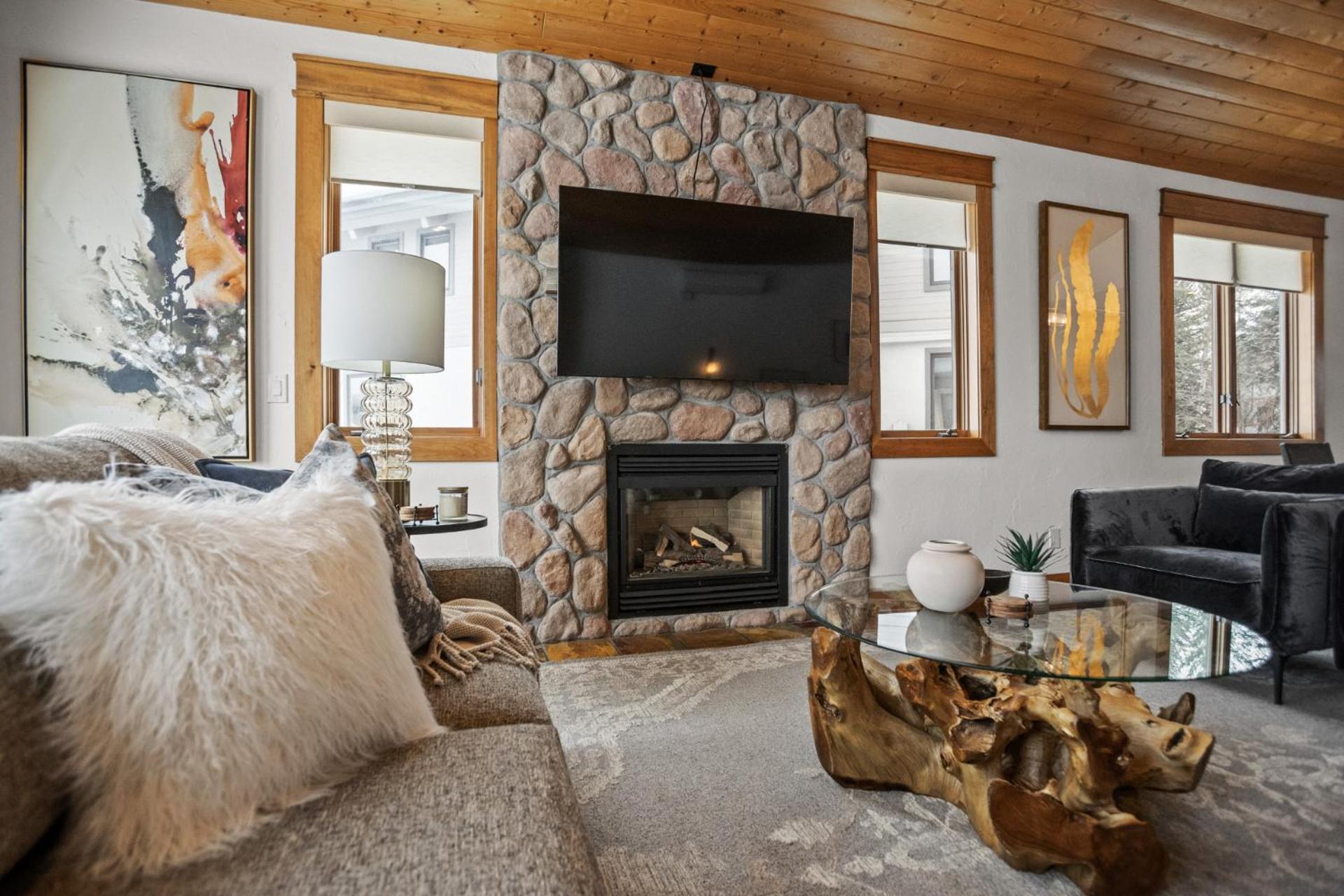 Air Conditioning & Heated Garage, Walking Distance To Steamboat Resort, Single Family Holiday home *