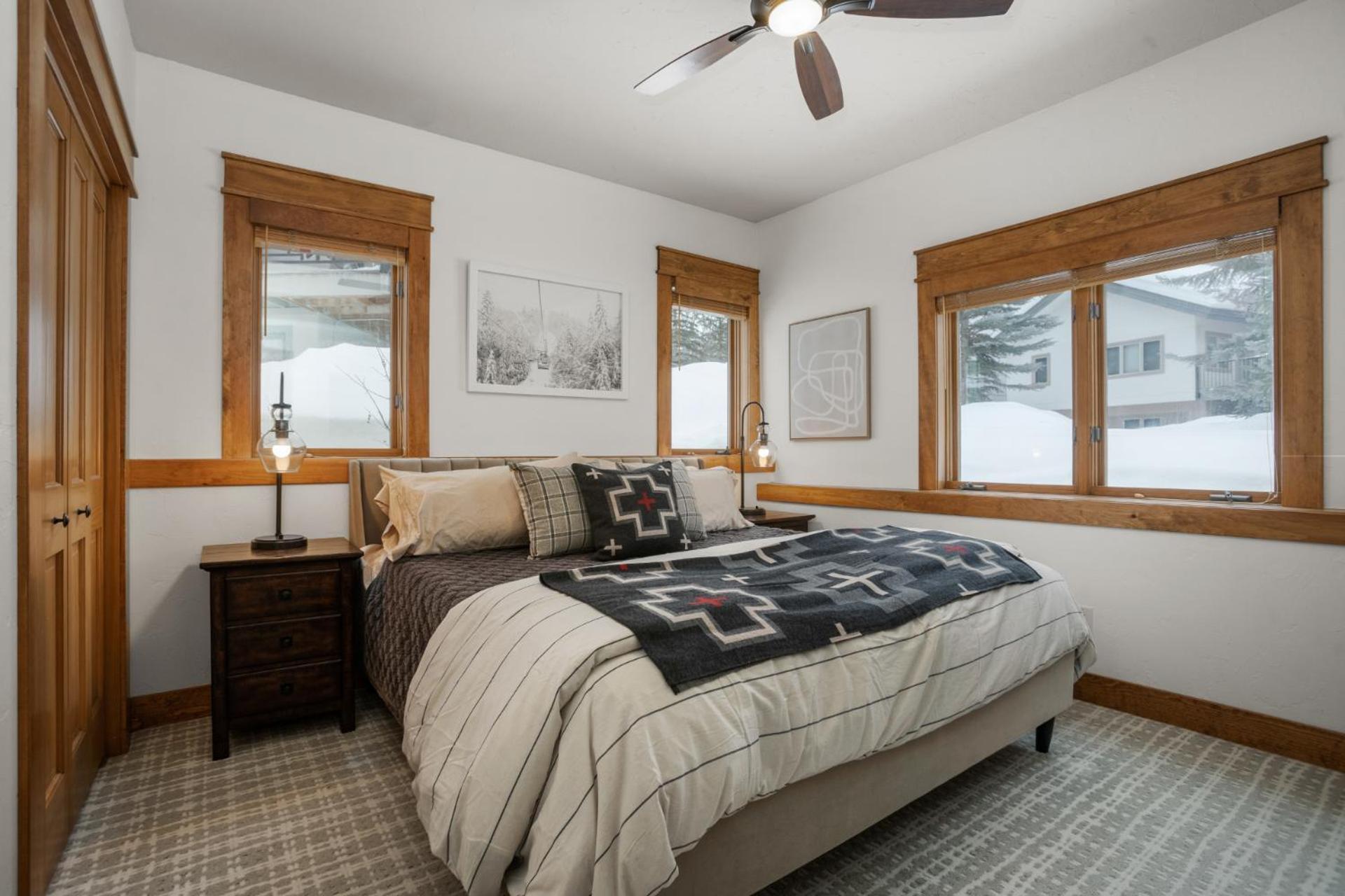 Air Conditioning & Heated Garage, Walking Distance To Steamboat Resort, Single Family Steamboat Springs