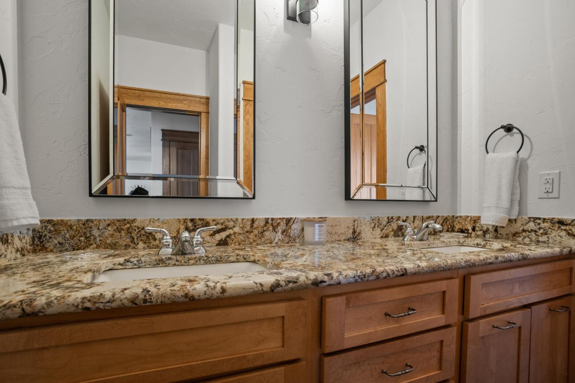 Holiday home Air Conditioning & Heated Garage, Walking Distance To Steamboat Resort, Single Family *