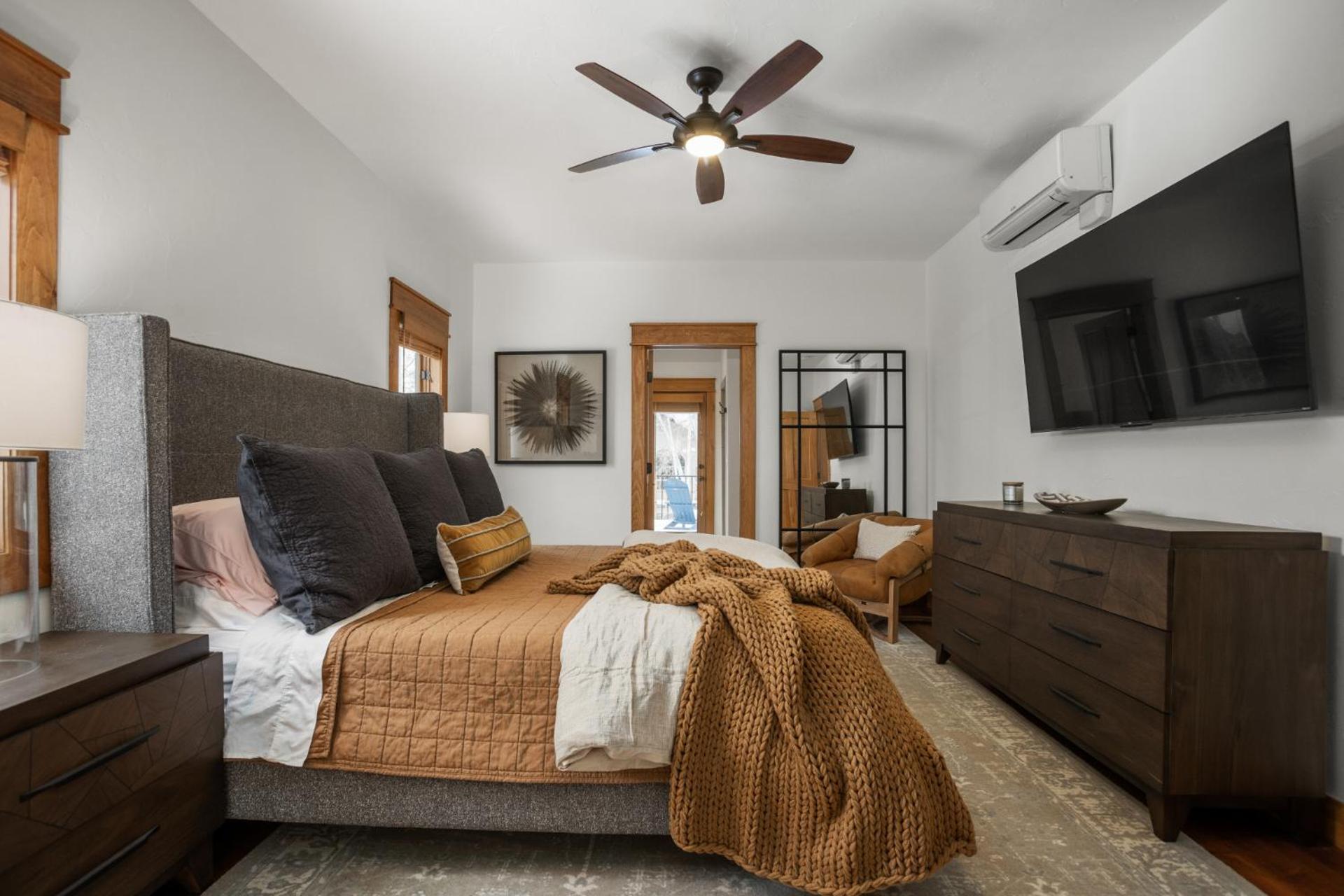Holiday home Air Conditioning & Heated Garage, Walking Distance To Steamboat Resort, Single Family Steamboat Springs