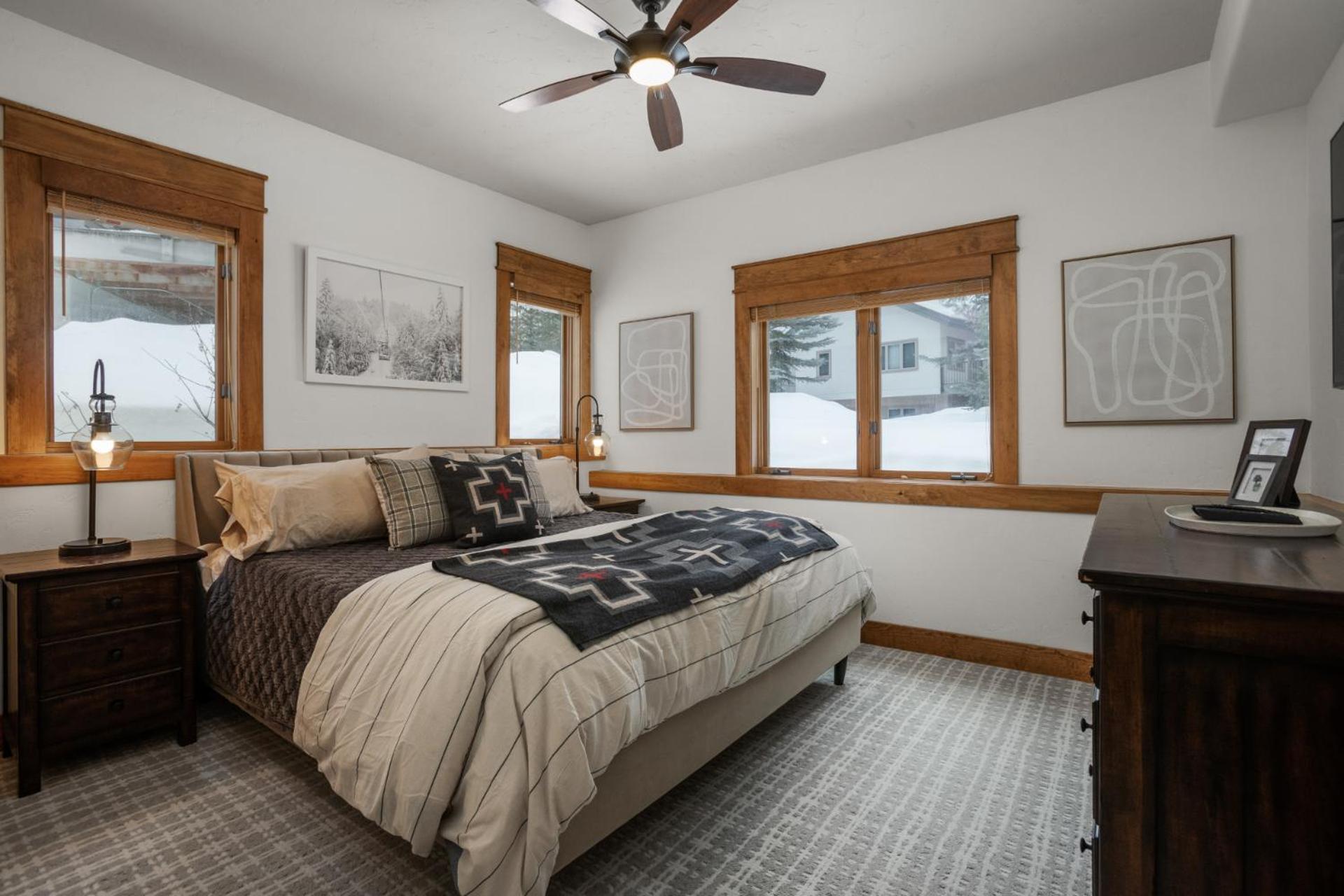 Air Conditioning & Heated Garage, Walking Distance To Steamboat Resort, Single Family Steamboat Springs