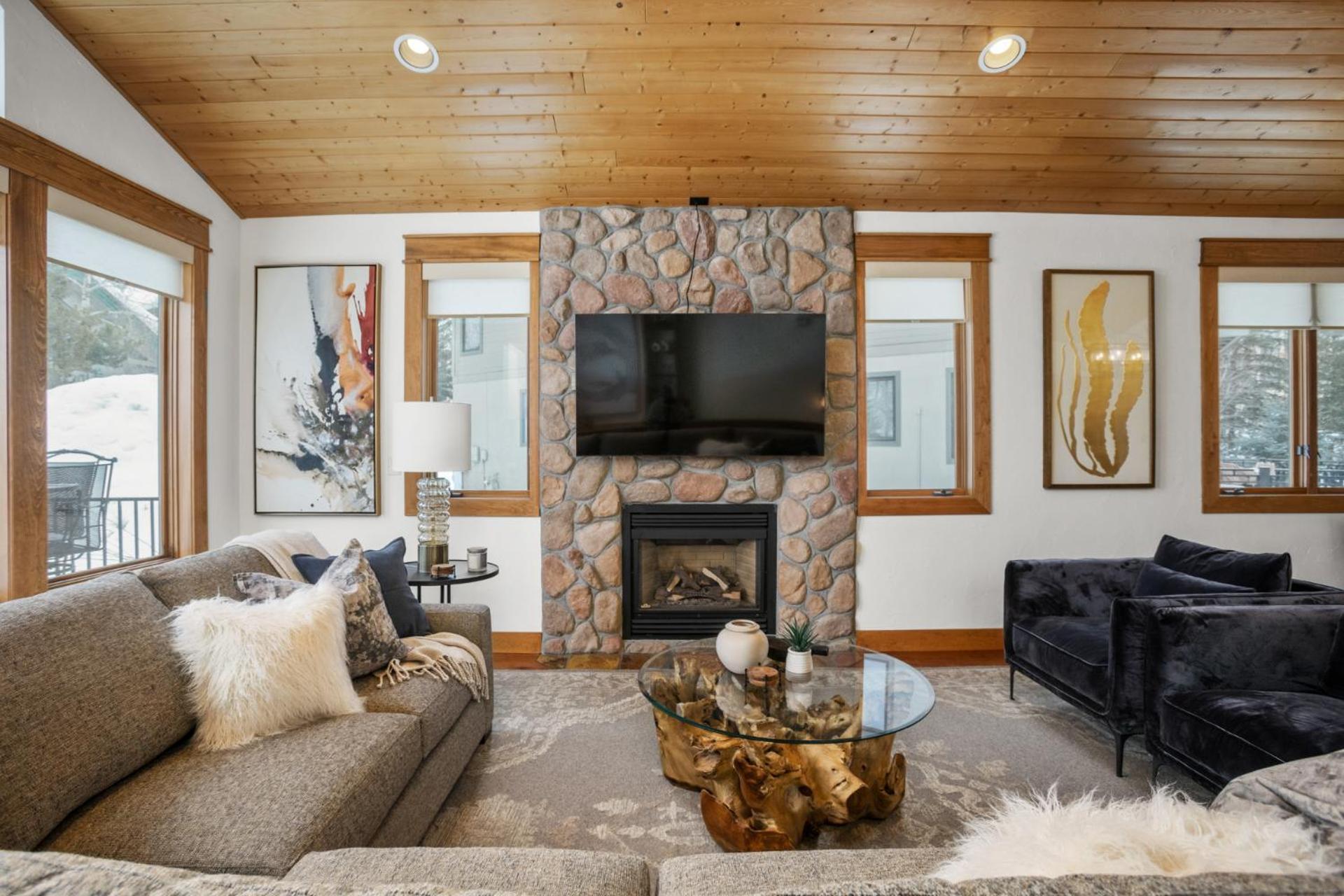 Holiday home Air Conditioning & Heated Garage, Walking Distance To Steamboat Resort, Single Family Steamboat Springs