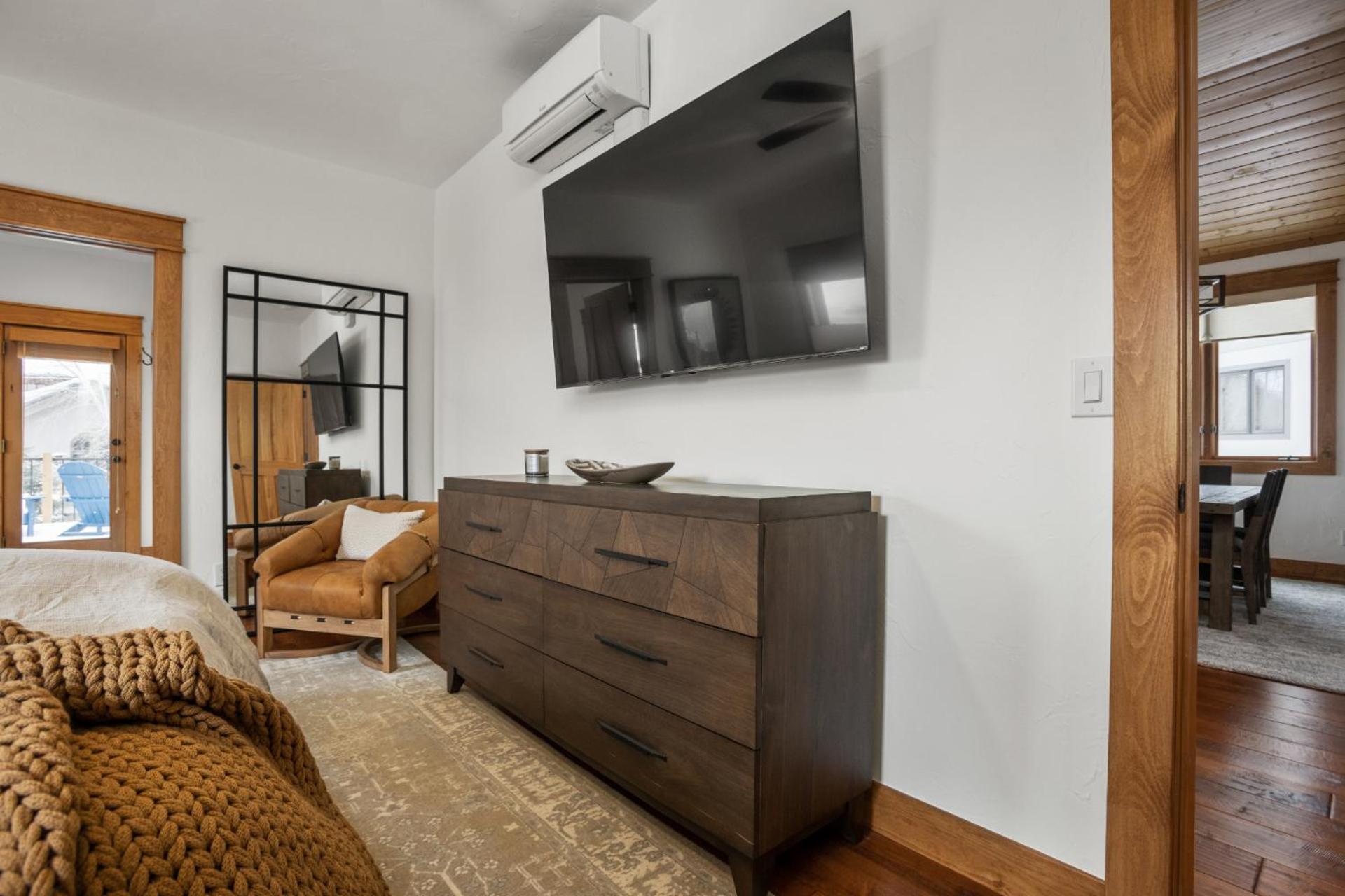 Air Conditioning & Heated Garage, Walking Distance To Steamboat Resort, Single Family Holiday home