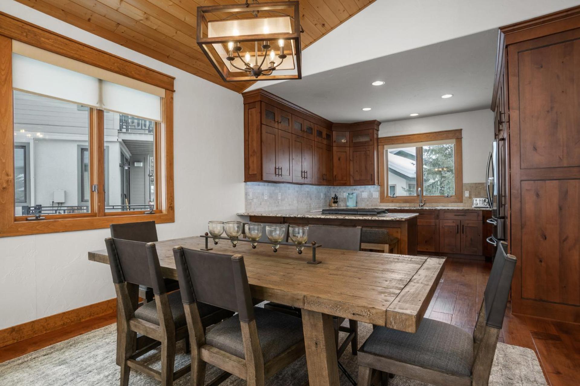 Air Conditioning & Heated Garage, Walking Distance To Steamboat Resort, Single Family Holiday home *