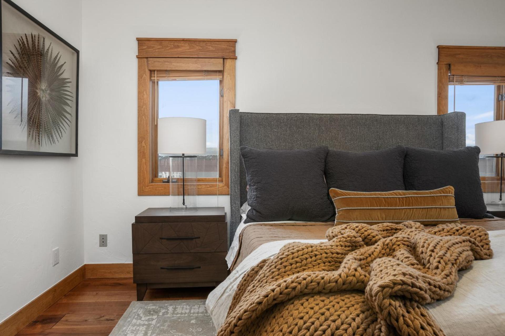 Holiday home Air Conditioning & Heated Garage, Walking Distance To Steamboat Resort, Single Family *