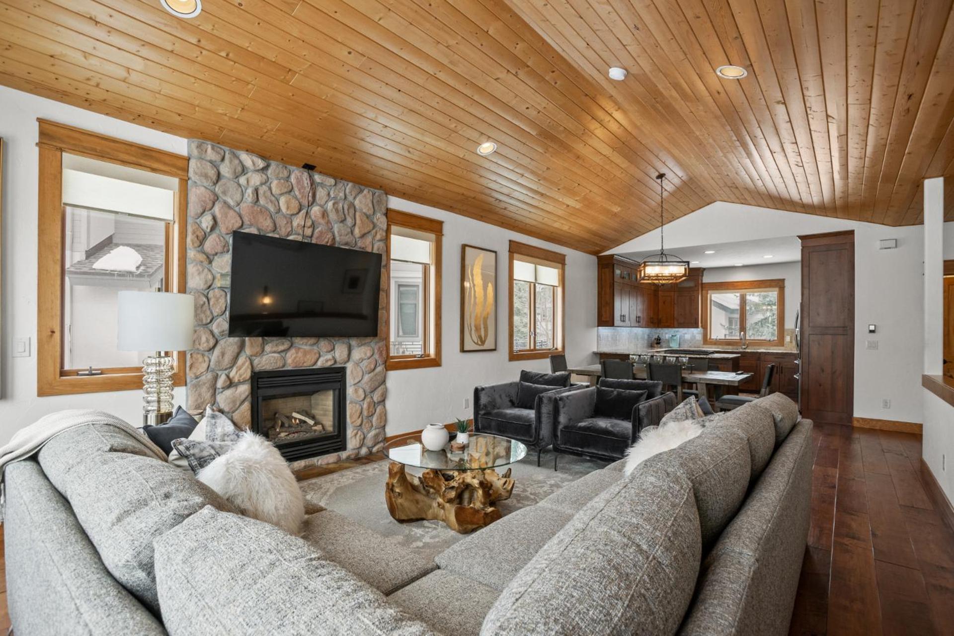 Holiday home Air Conditioning & Heated Garage, Walking Distance To Steamboat Resort, Single Family