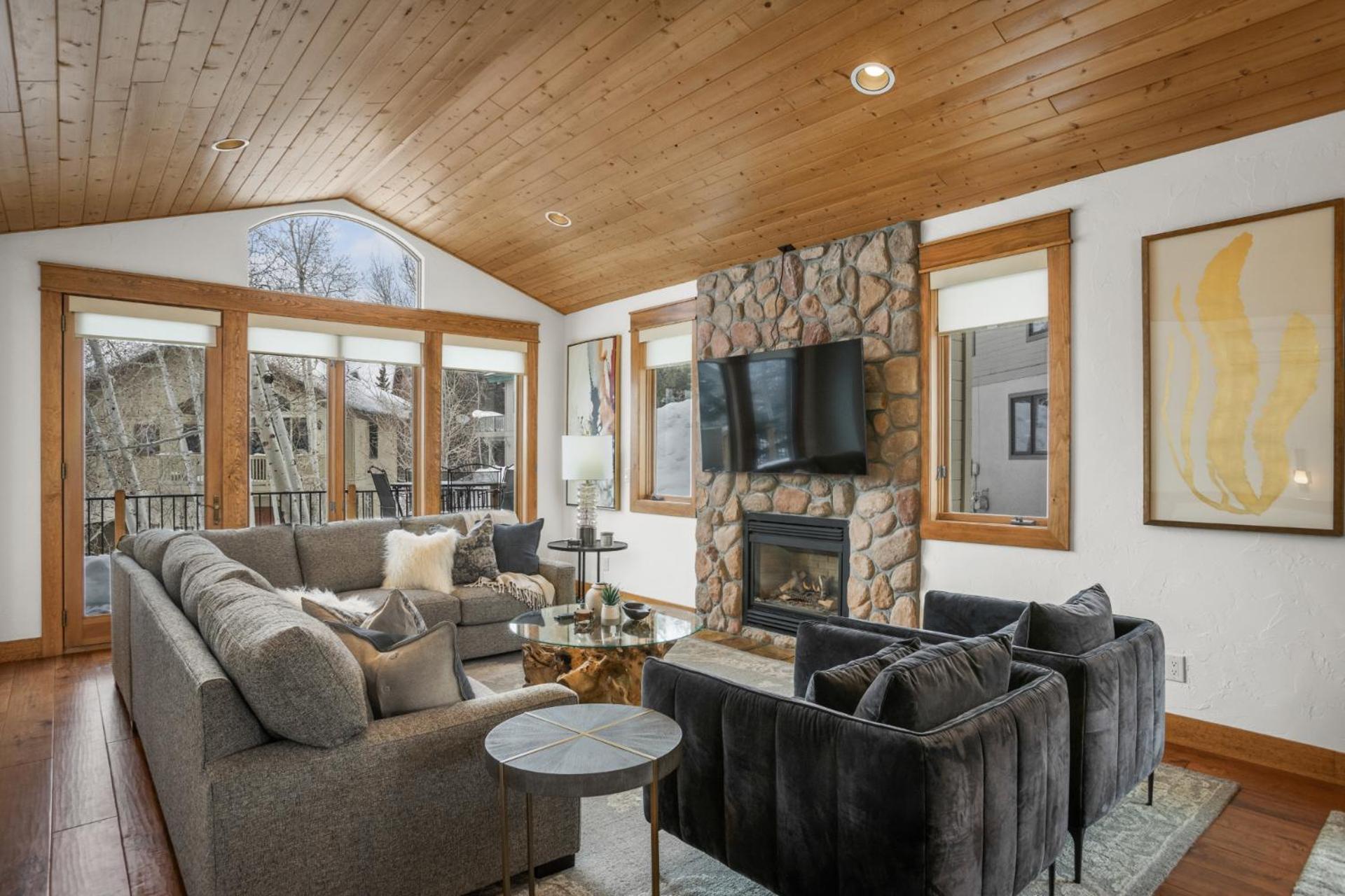 Air Conditioning & Heated Garage, Walking Distance To Steamboat Resort, Single Family Holiday home