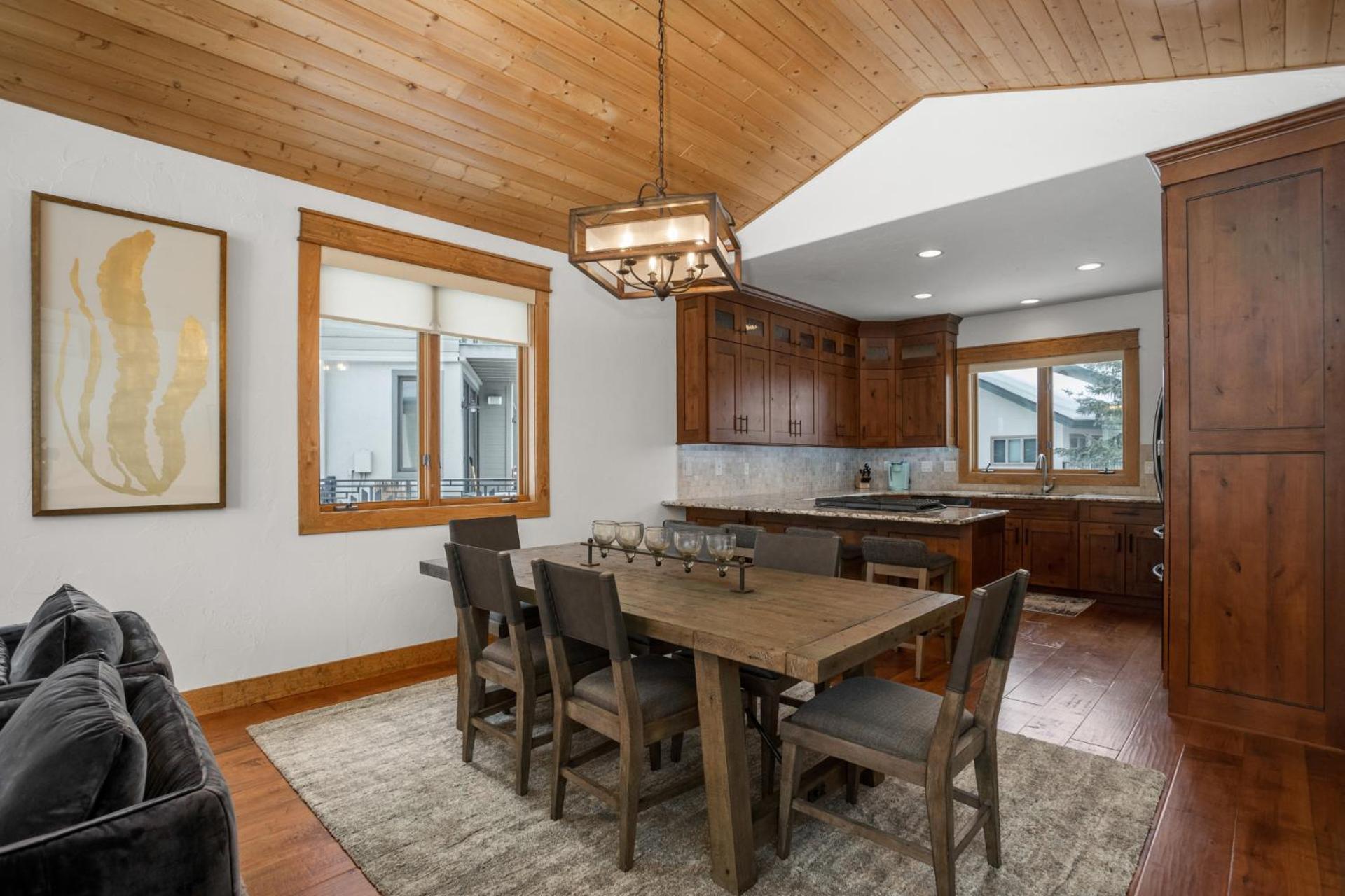Air Conditioning & Heated Garage, Walking Distance To Steamboat Resort, Single Family Holiday home *