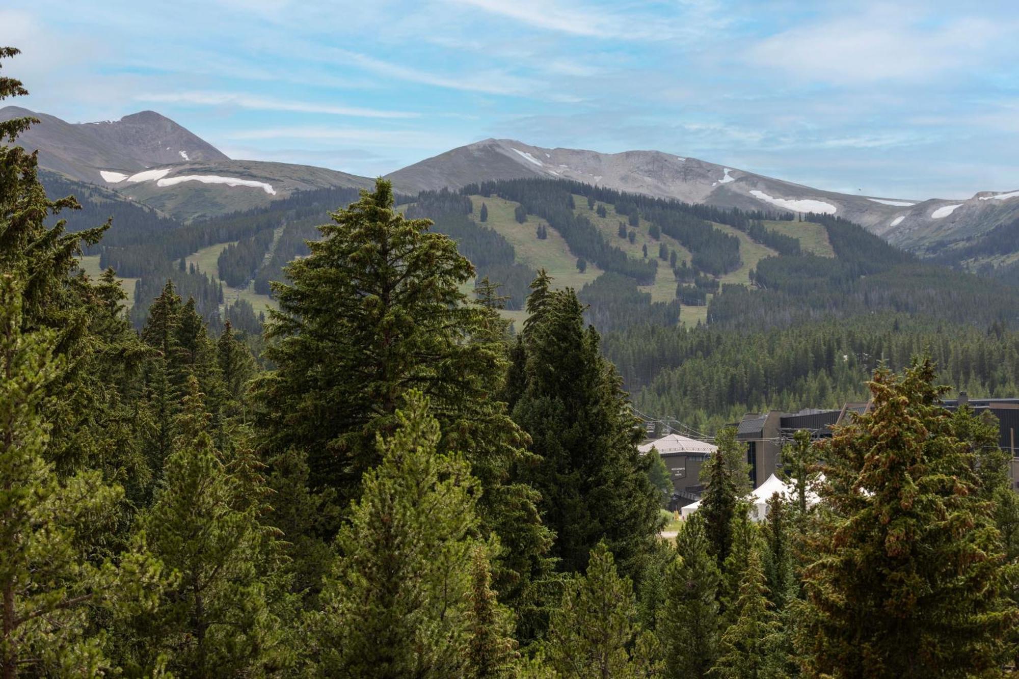 New! Marriott Slope View & Summer Luxury Sleeps 4 Full Kitchen, Amenities & Paid Parking Aparthotel *