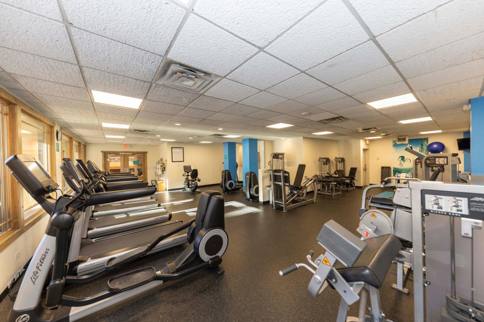 New! Marriott Slope View & Summer Luxury Sleeps 4 Full Kitchen, Amenities & Paid Parking *