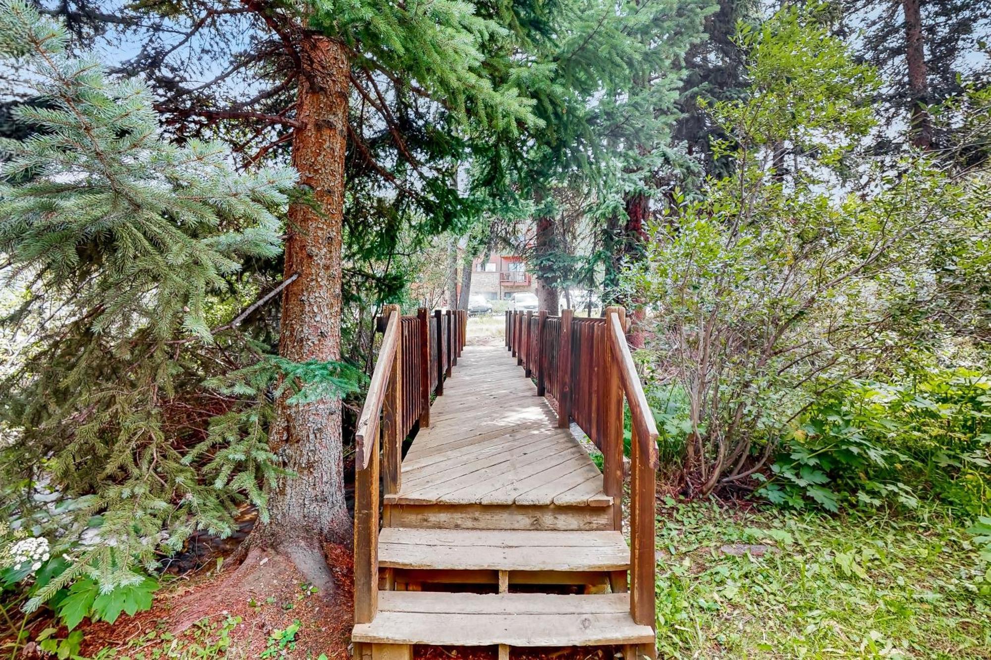 Pine Ridge Apartment *