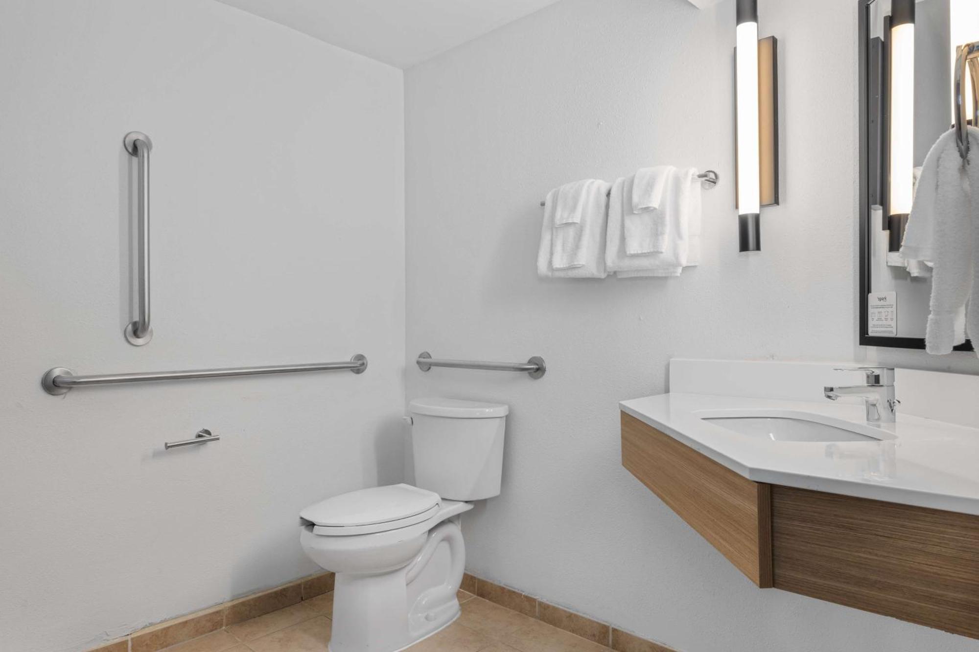 Spark By Hilton I 25 Central Hotel 3*