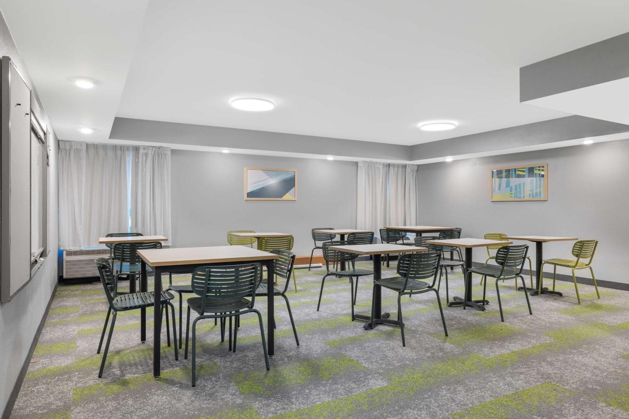 Spark By Hilton I 25 Central 3* Colorado Springs