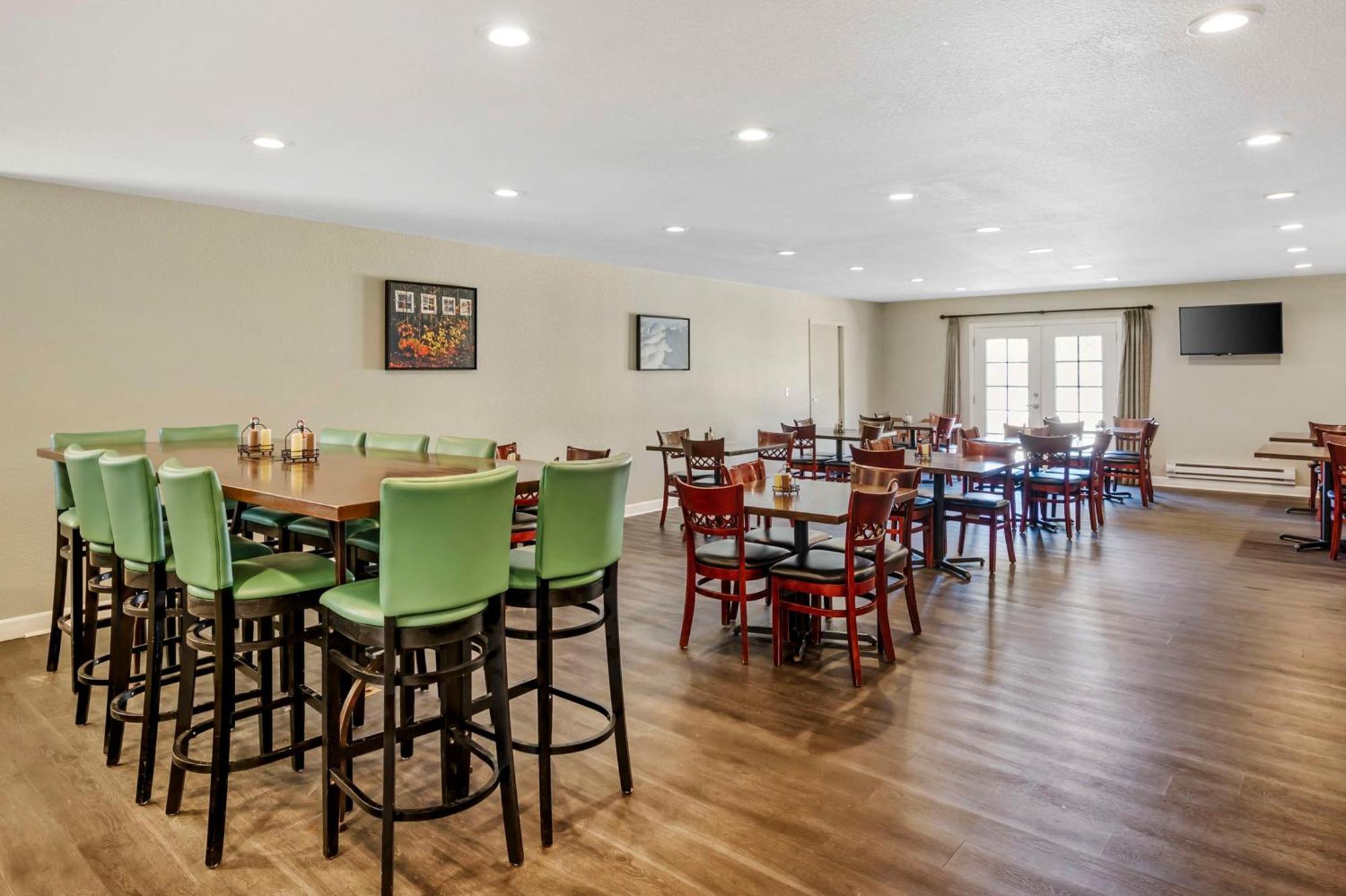 Western Vail Airport Hotel 4*