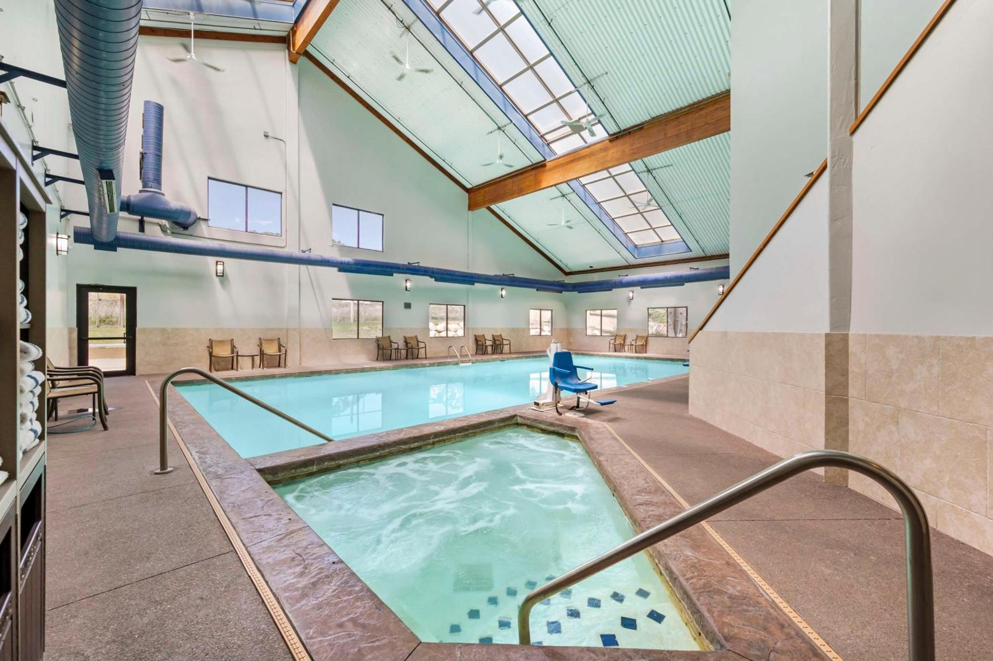 Western Vail Airport Hotel 4*