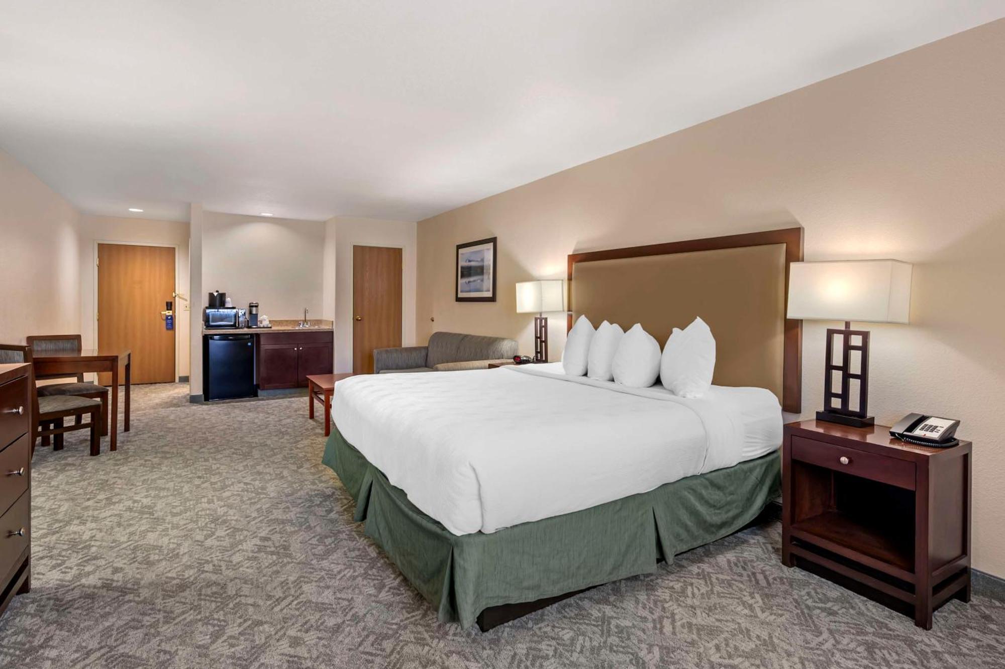 Western Vail Airport Hotel 4*
