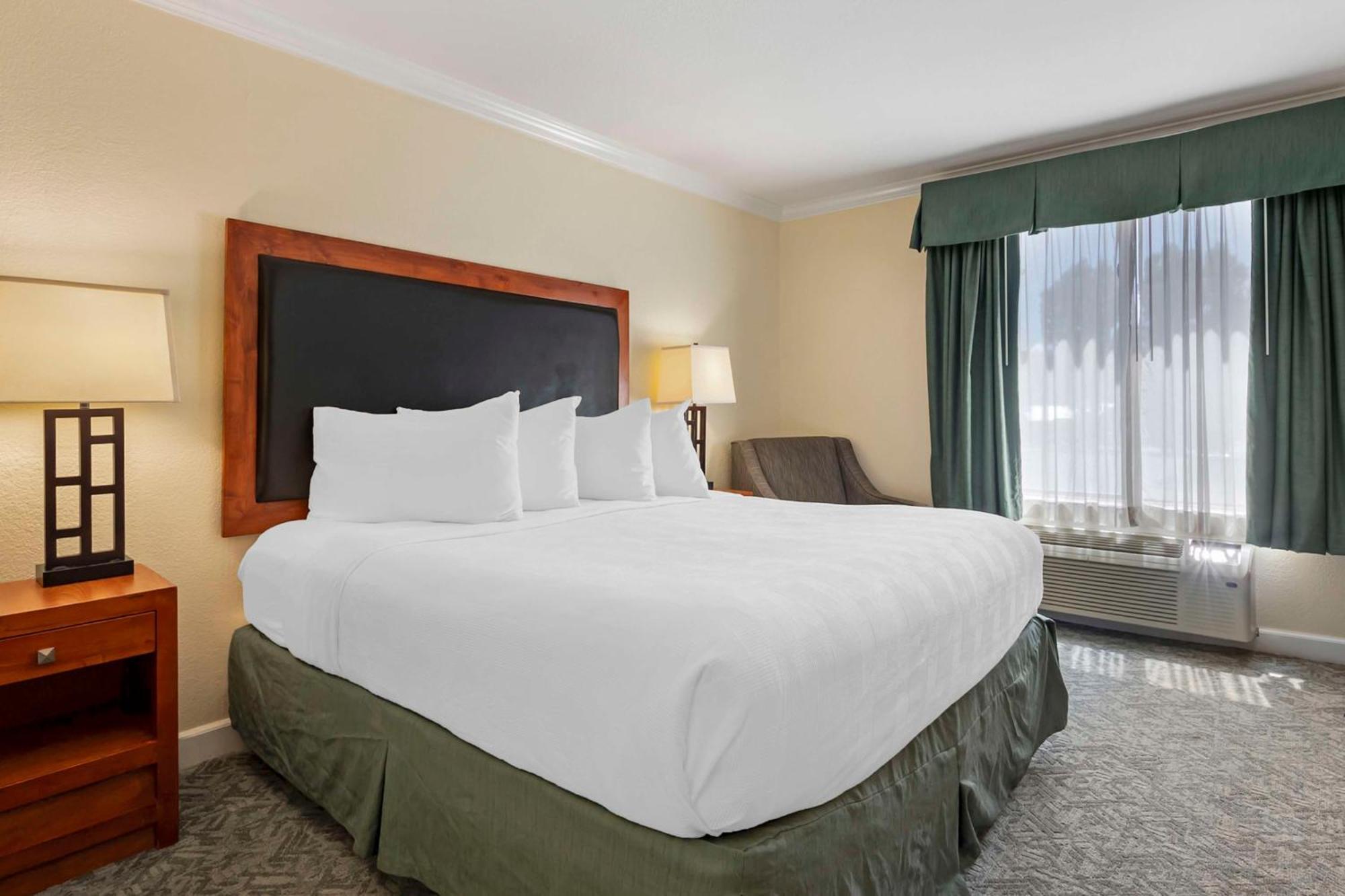 Western Vail Airport Hotel 4*