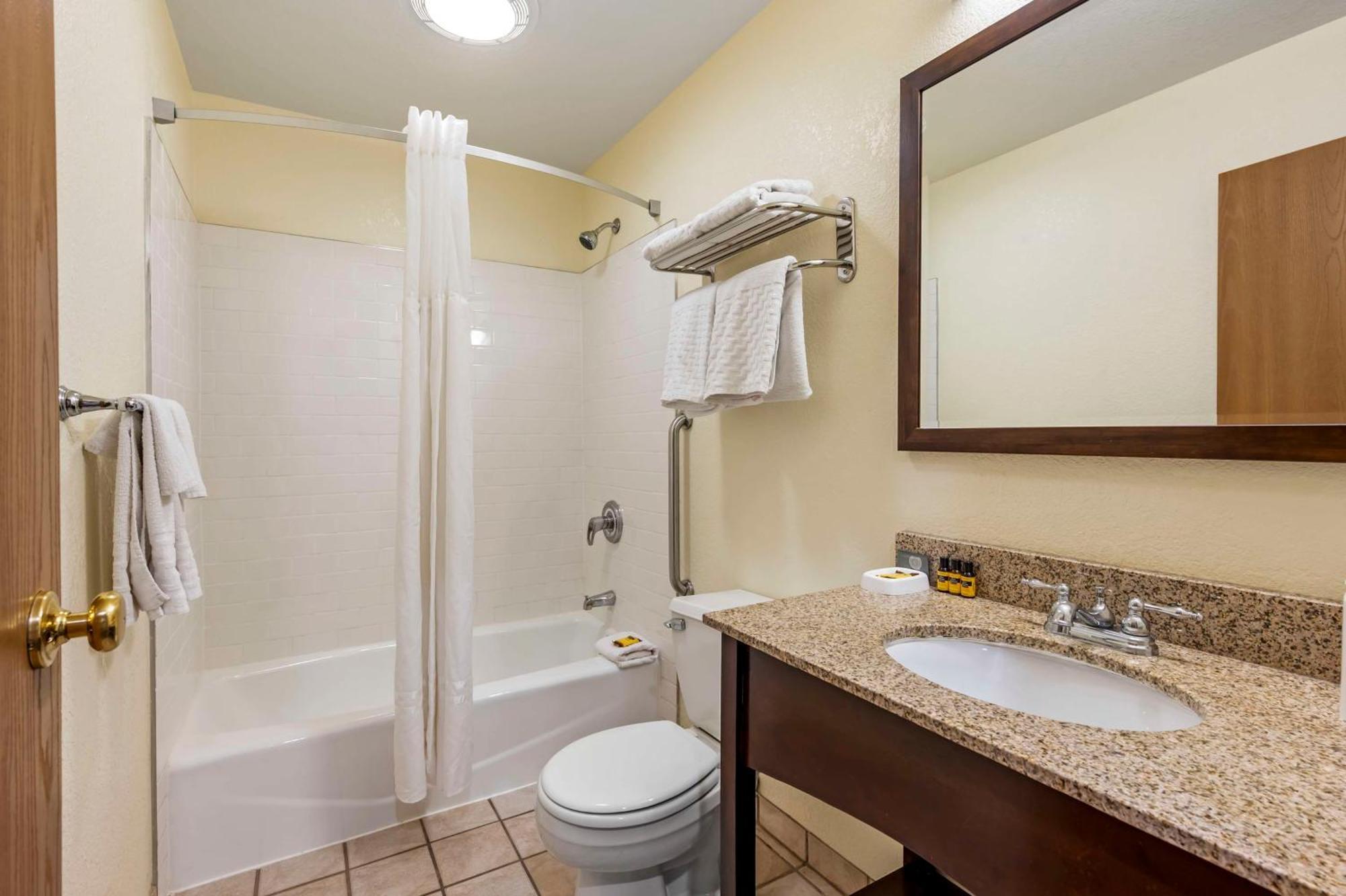 Western Vail Airport 4*