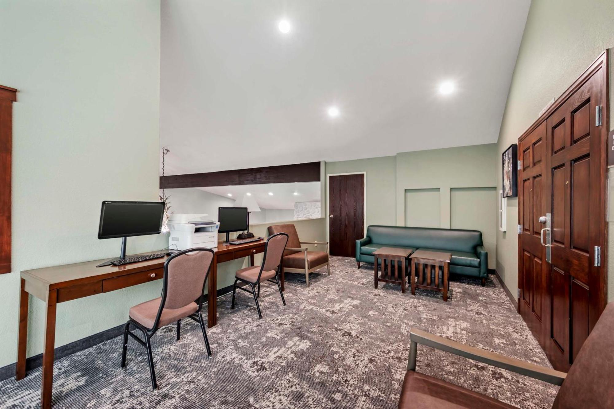 Hotel Western Vail Airport 4*