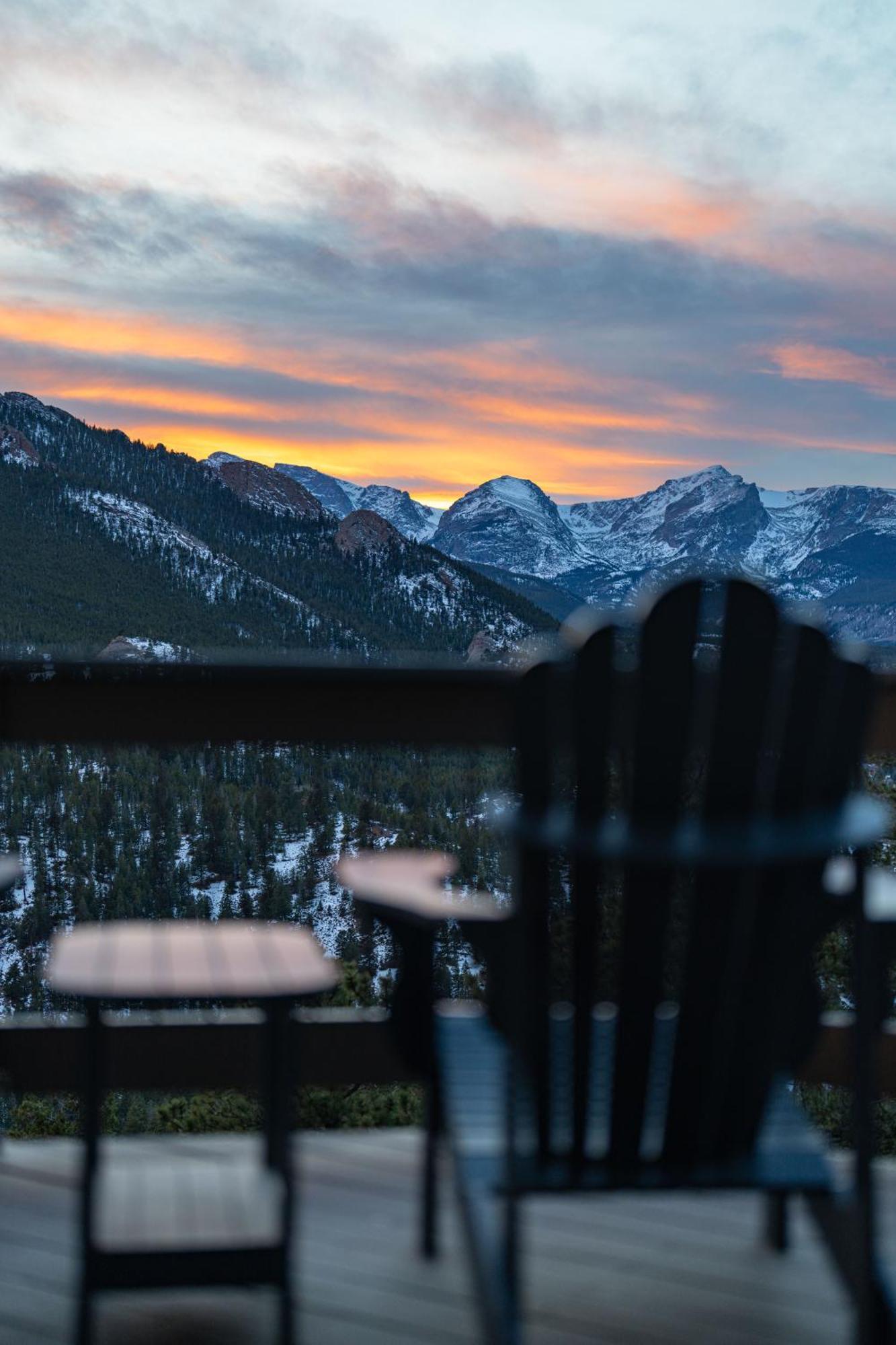 Holiday home Casa De Cristal-epic Views-hottub-sauna-sleeps 10-luxury Linens-stocked Kitchen Estes Park