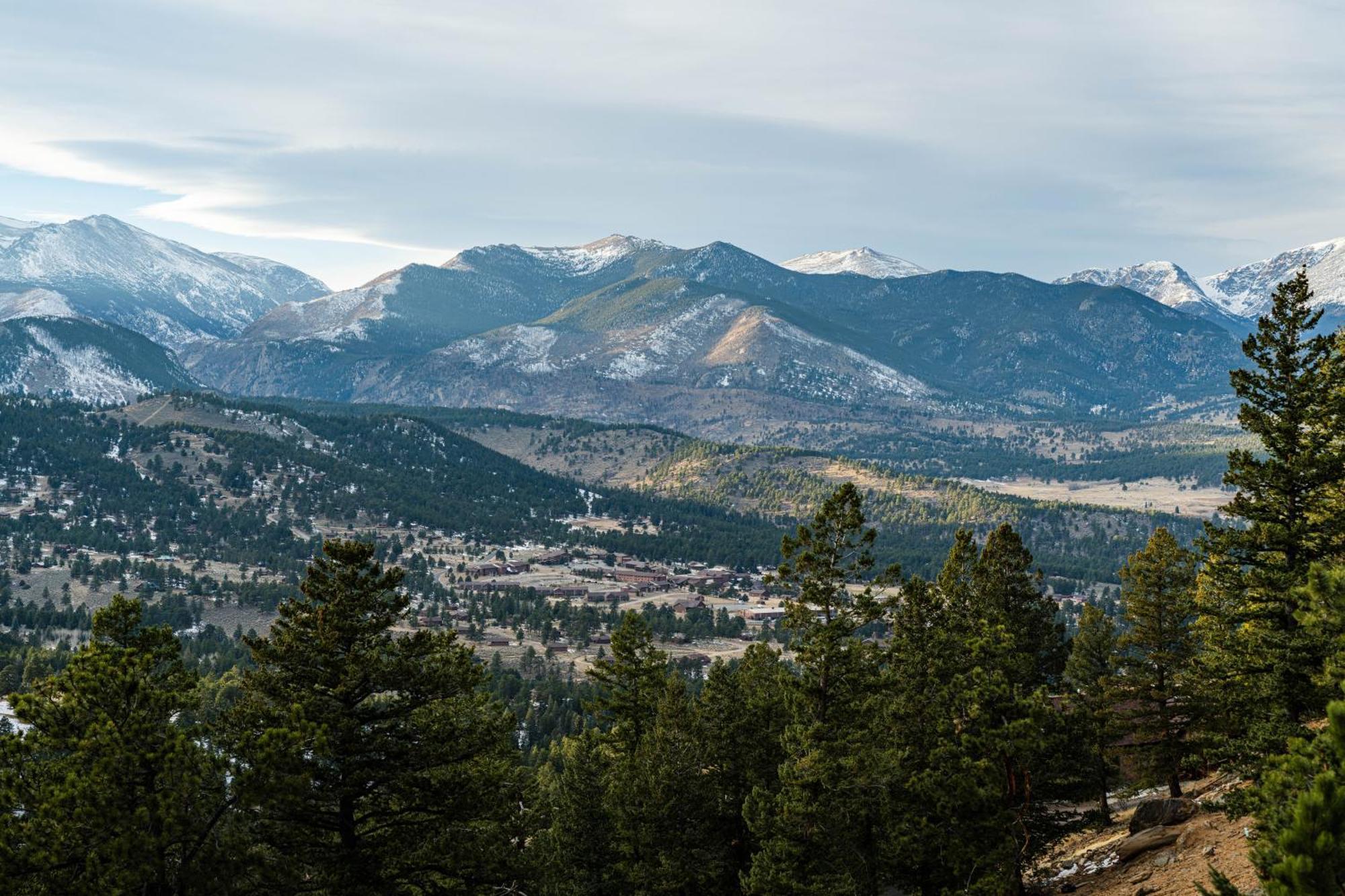 Casa De Cristal-epic Views-hottub-sauna-sleeps 10-luxury Linens-stocked Kitchen Estes Park