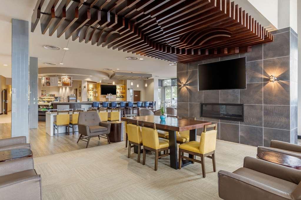 Cambria Denver International Airport 3*