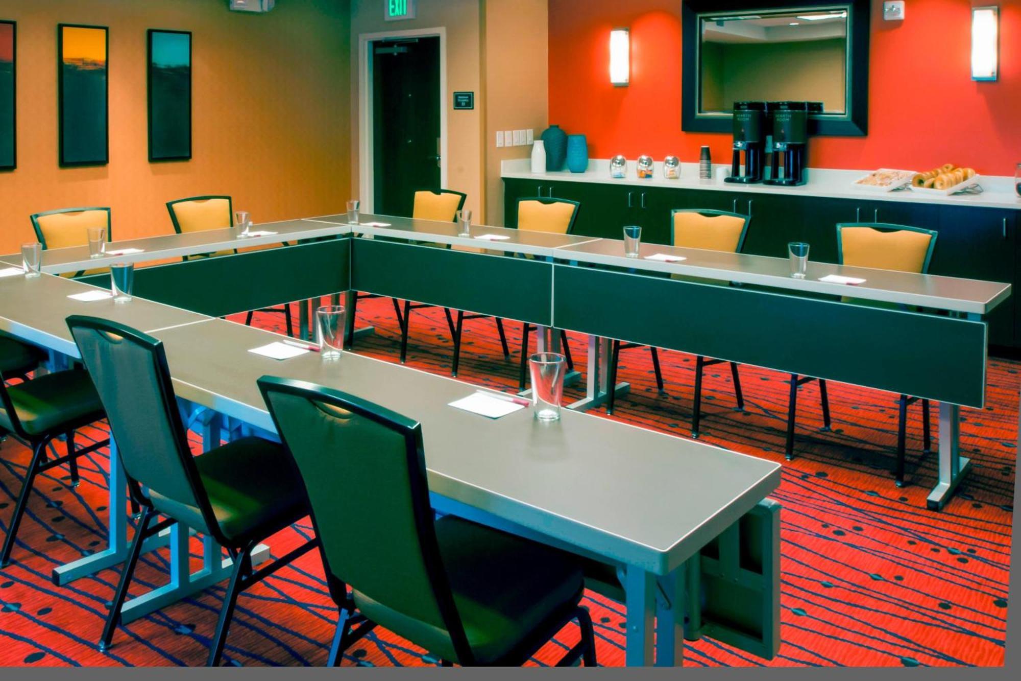 Hotel Cherry Creek 3*