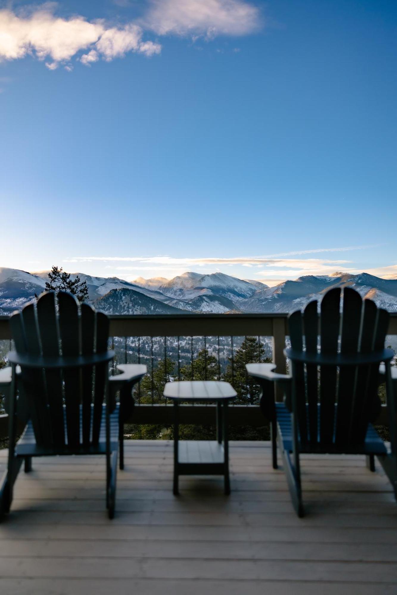 Holiday home Casa De Cristal-epic Views-hottub-sauna-sleeps 10-luxury Linens-stocked Kitchen Estes Park