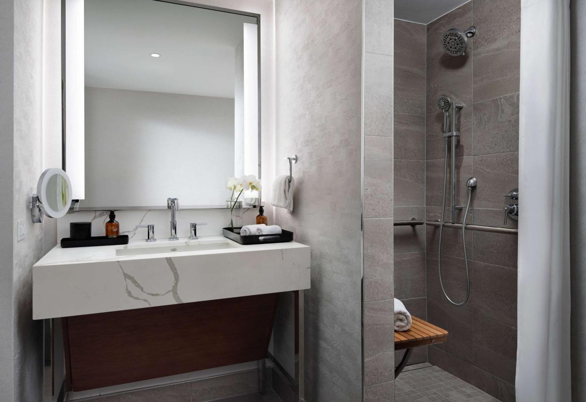 Alpenrock Breckenridge, Curio Collection By Hilton Resort Breckenridge