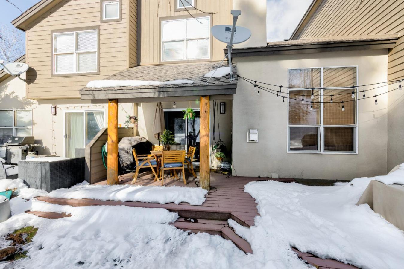 Perfectly Located 3 Bed 3.5 Bath Beautiful Townhome * Edwards