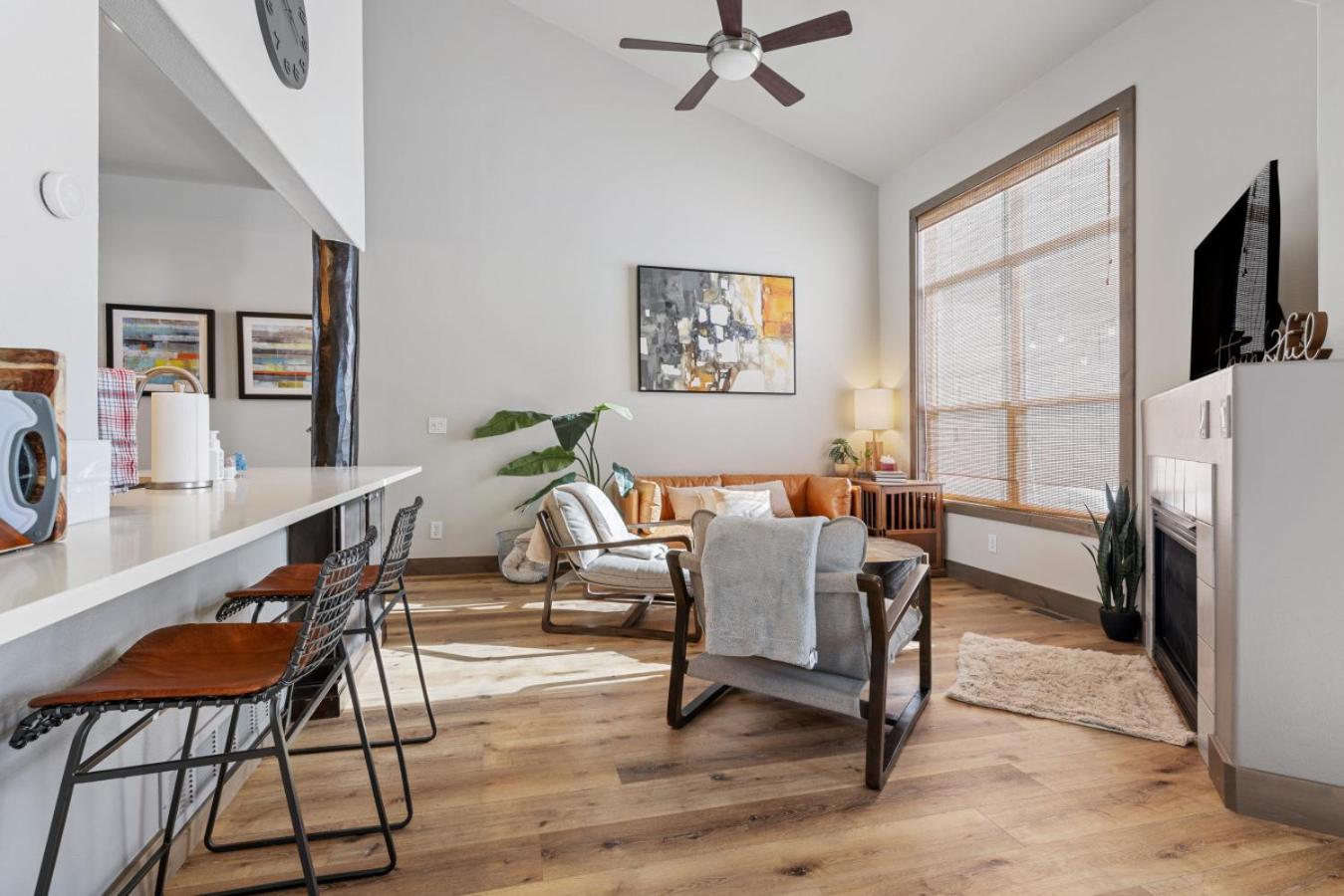 Holiday home Perfectly Located 3 Bed 3.5 Bath Beautiful Townhome *