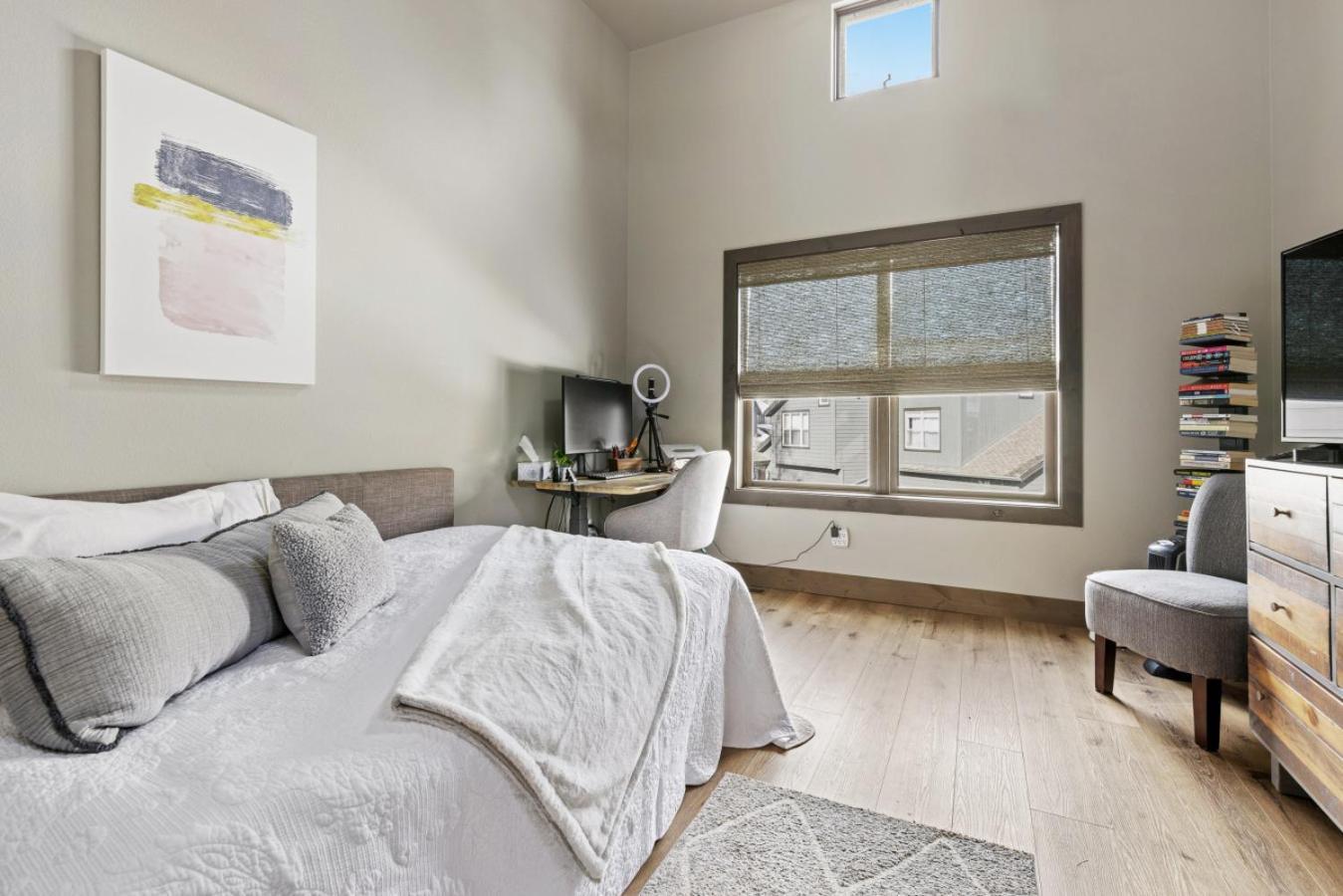 Perfectly Located 3 Bed 3.5 Bath Beautiful Townhome Holiday home Edwards