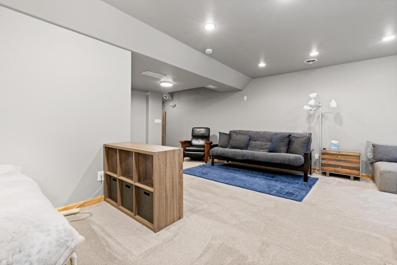Perfectly Located 3 Bed 3.5 Bath Beautiful Townhome Edwards